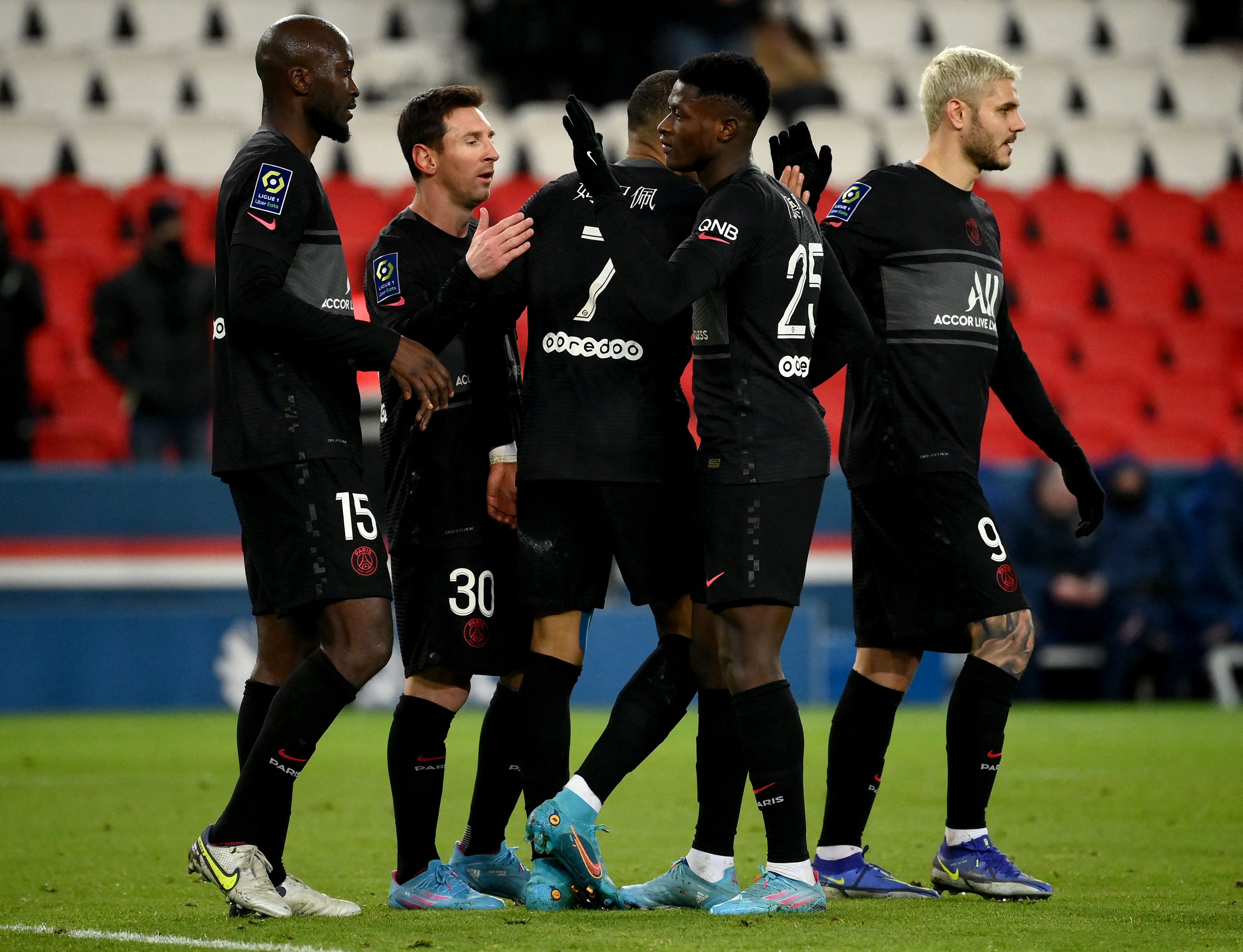 Para pemain PSG melakukan selebrasi usai mencetak gol ke gawang Reims di laga Ligue 1.