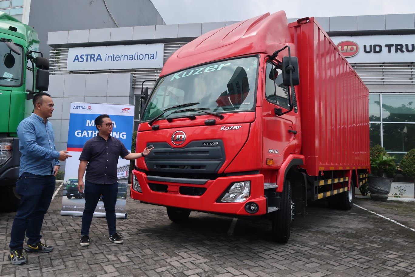 Truk berstandar euro 4 produksi PT Astra International UD Trucks