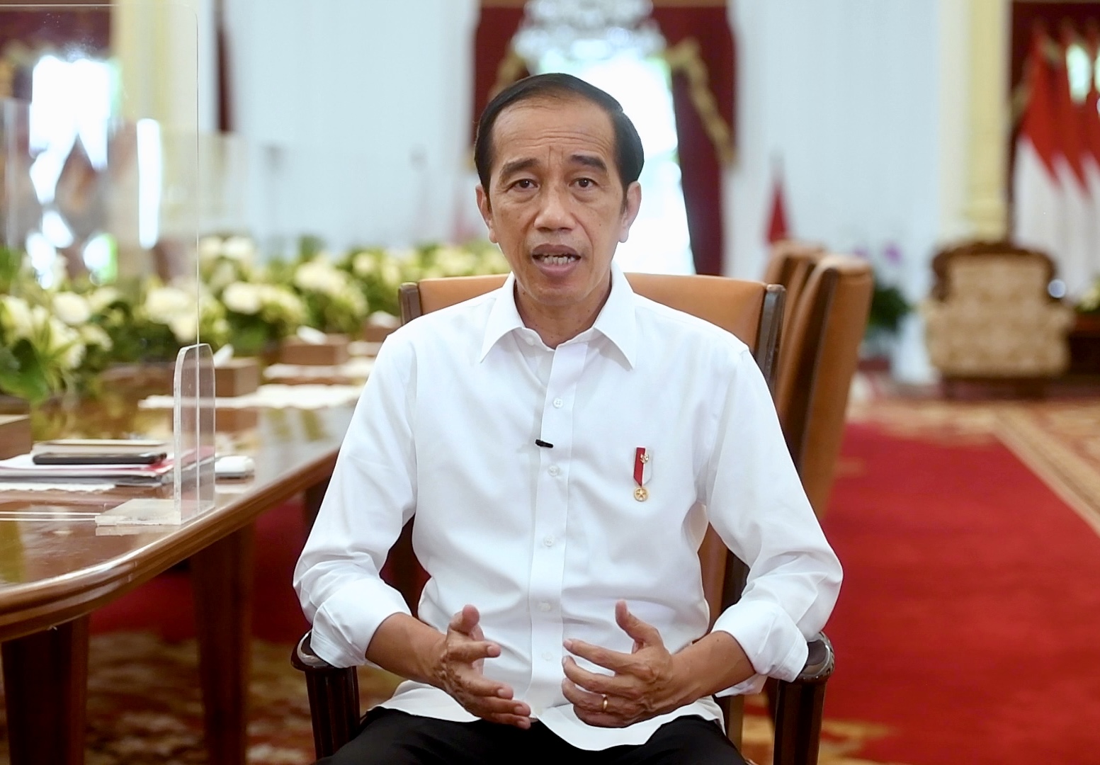 Presiden Joko Widodo memberi pernyataan secara virtual dari Istana Negara.