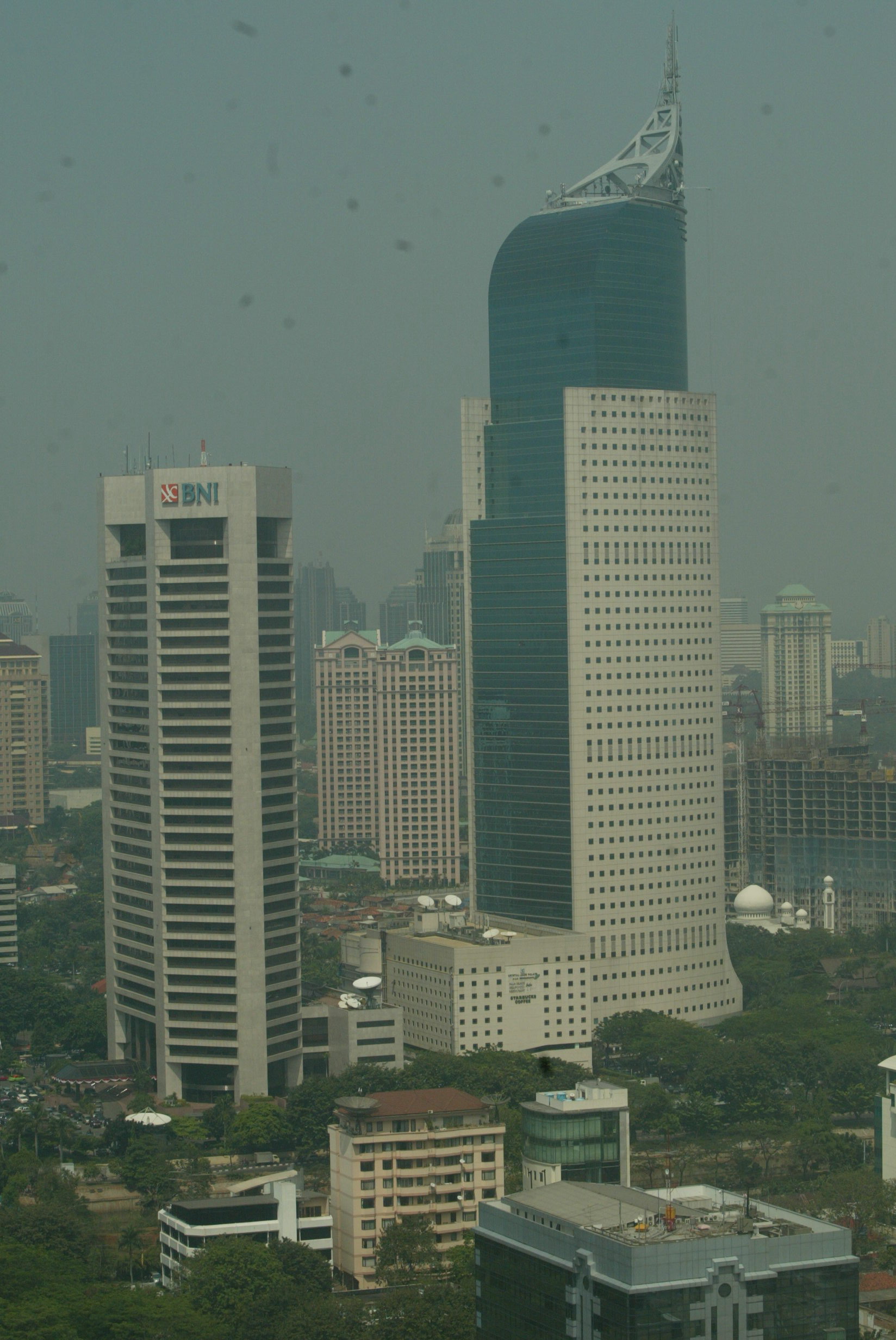 Menara BNI di antara gedung-gedung di Jakarta.