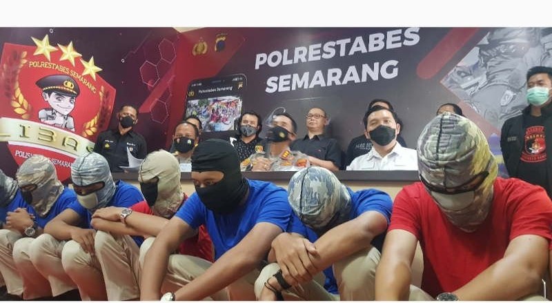 Sebanyak 10 siswa SMK Akpelni Semarang ditangkap karena menganiaya juniornya hingga pingsan