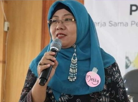 Metty Hartina, M.Pd Guru Bahasa Indonesia SMPN 21 Batanghari, Jambi.