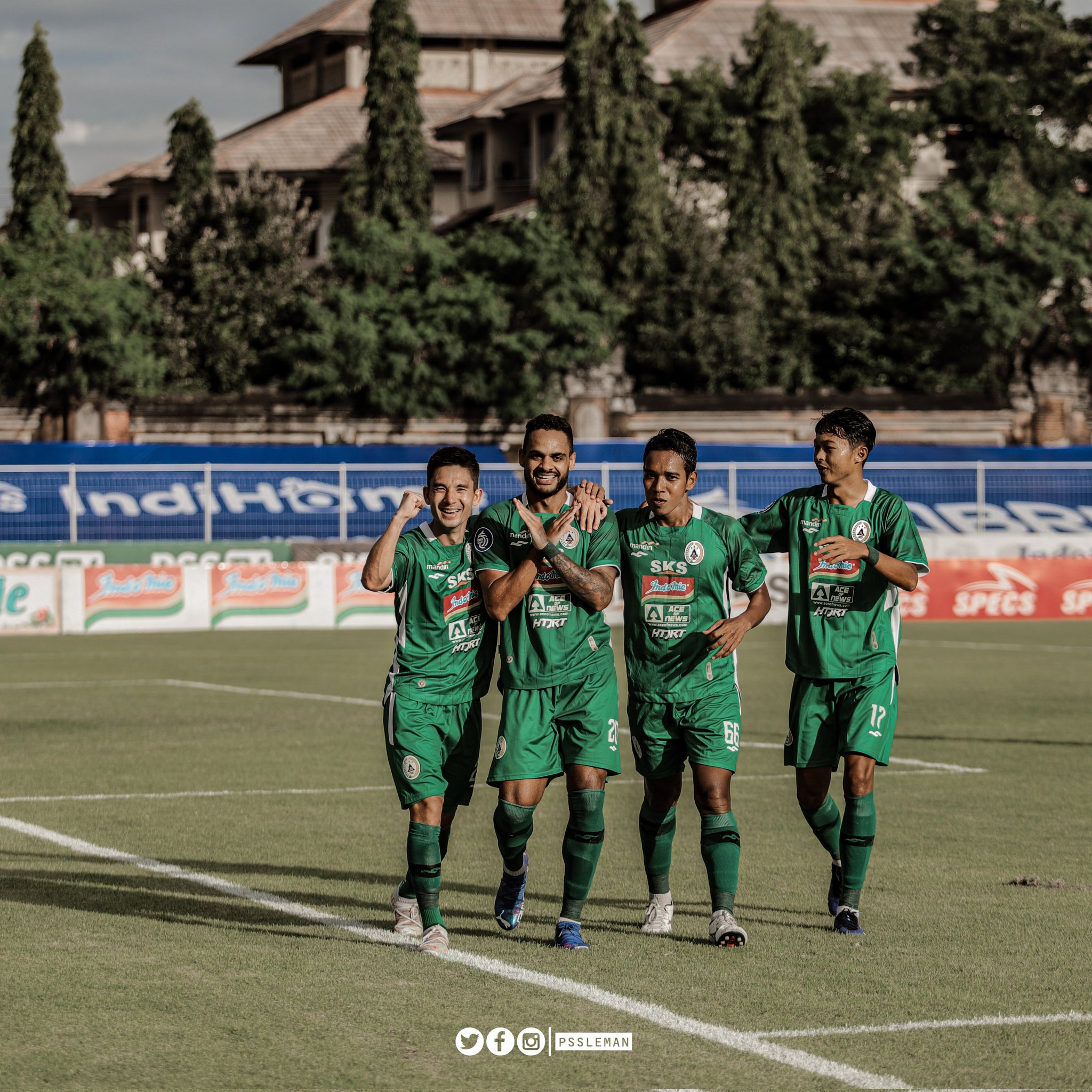 Skuad PSS Sleman merayakan kemenangan atas Persiraja Banda Aceh