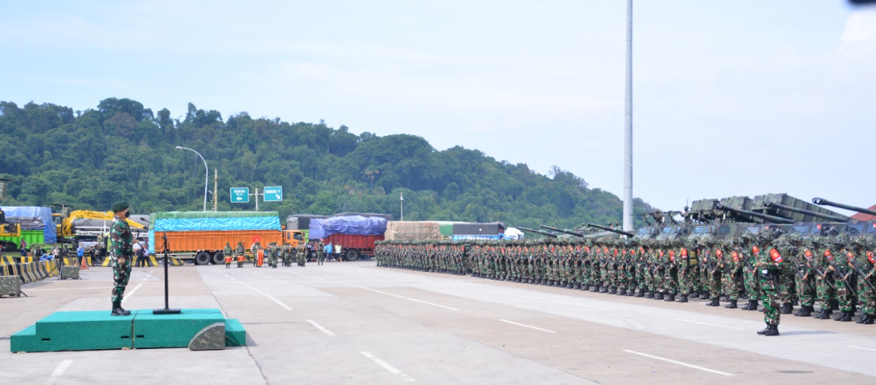 Upacara dilakukan pasukan Komando Cadangan Strategis Angkatan Darat di Pelabuhan Merak, Cilegon, Banten. Rabu (3/11/2021).  