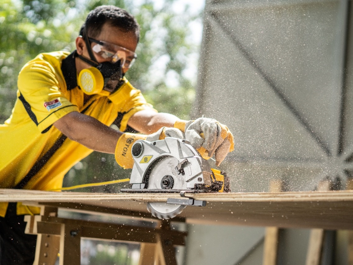 Perusahaan berkomitmen memberikan pelayanan terbaik sehingga dapat menjangkau lebih banyak lagi para pengguna.
