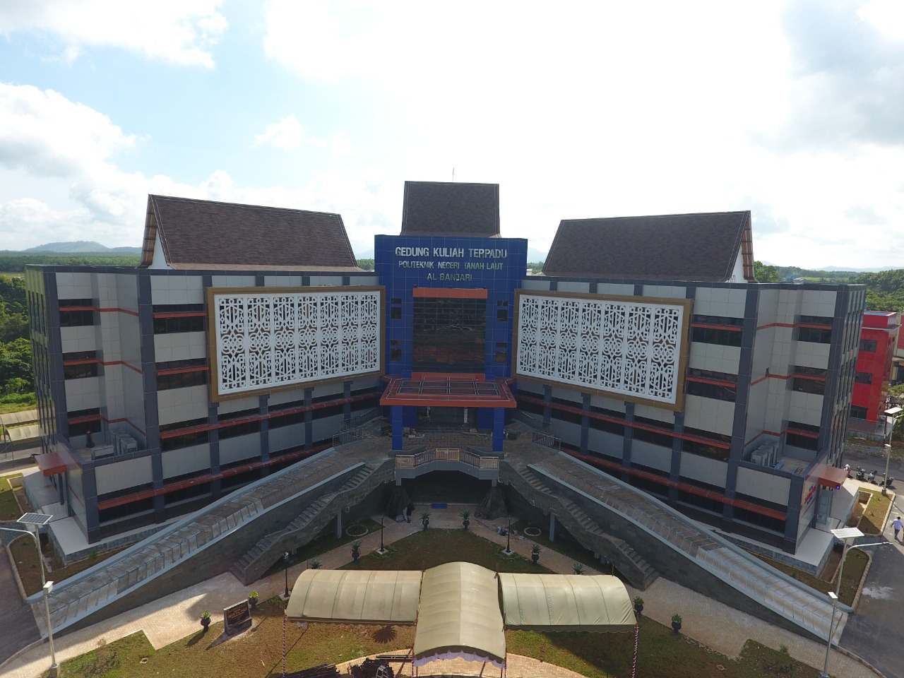 Perkuat Potensi SDM di Kabupaten Tanah Laut, Politala Resmikan Dua Gedung Baru 