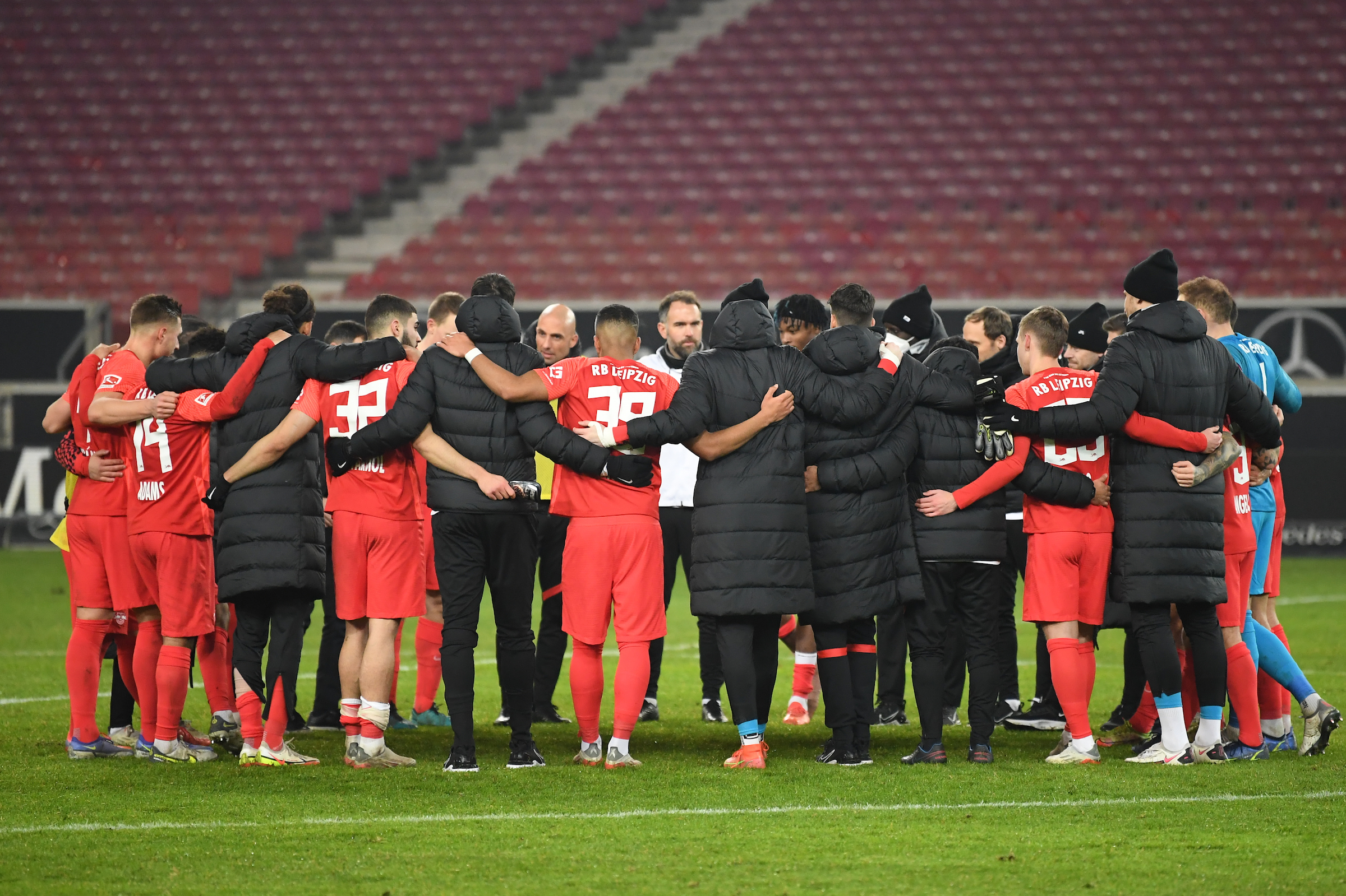 Pemain RB Leipzig merayakan kemenangam atas Stuttgart