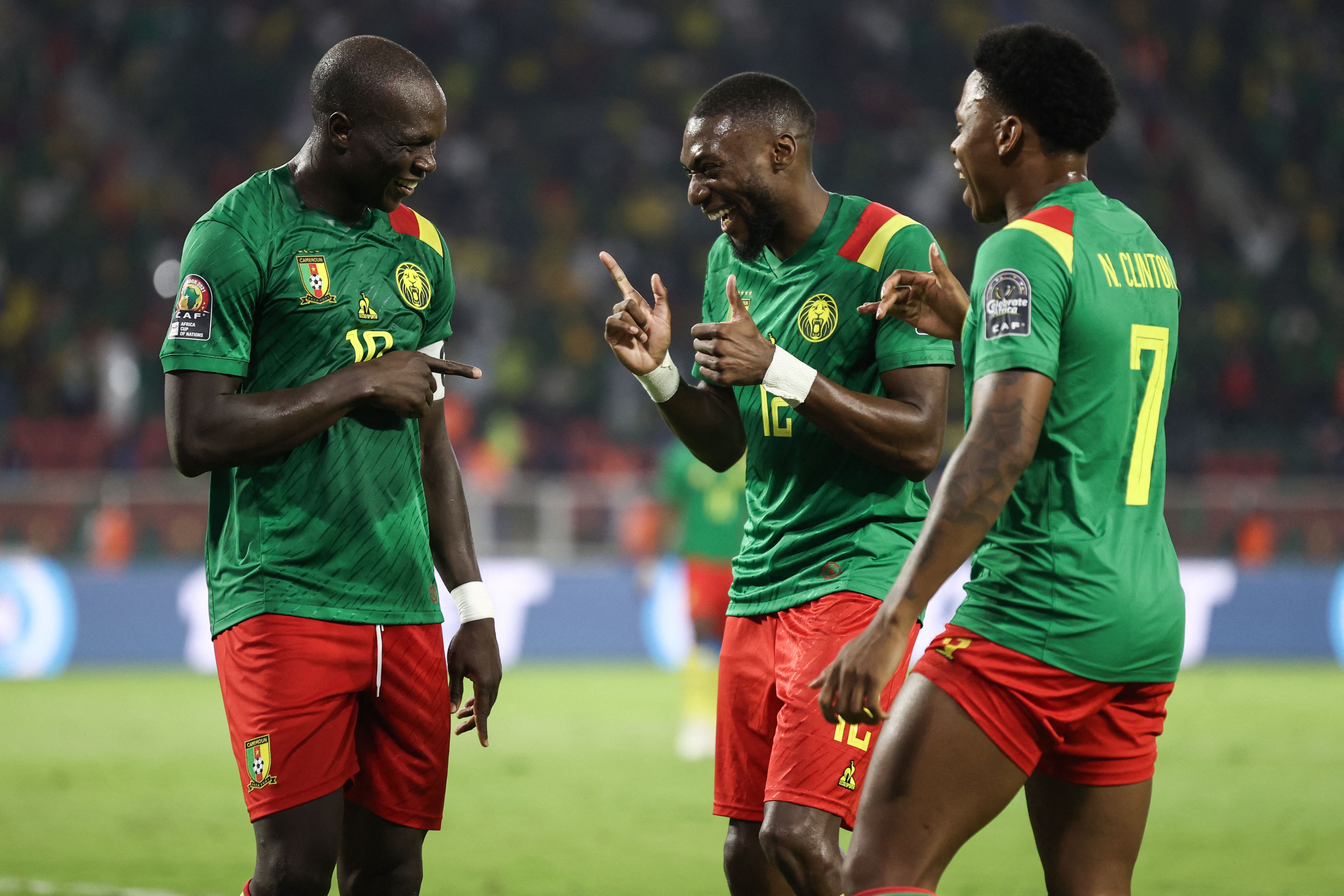 Pemain Kamerun melakukan selebrasi usai mencetak gol ke gawang Comoros di laga Piala Afrika.