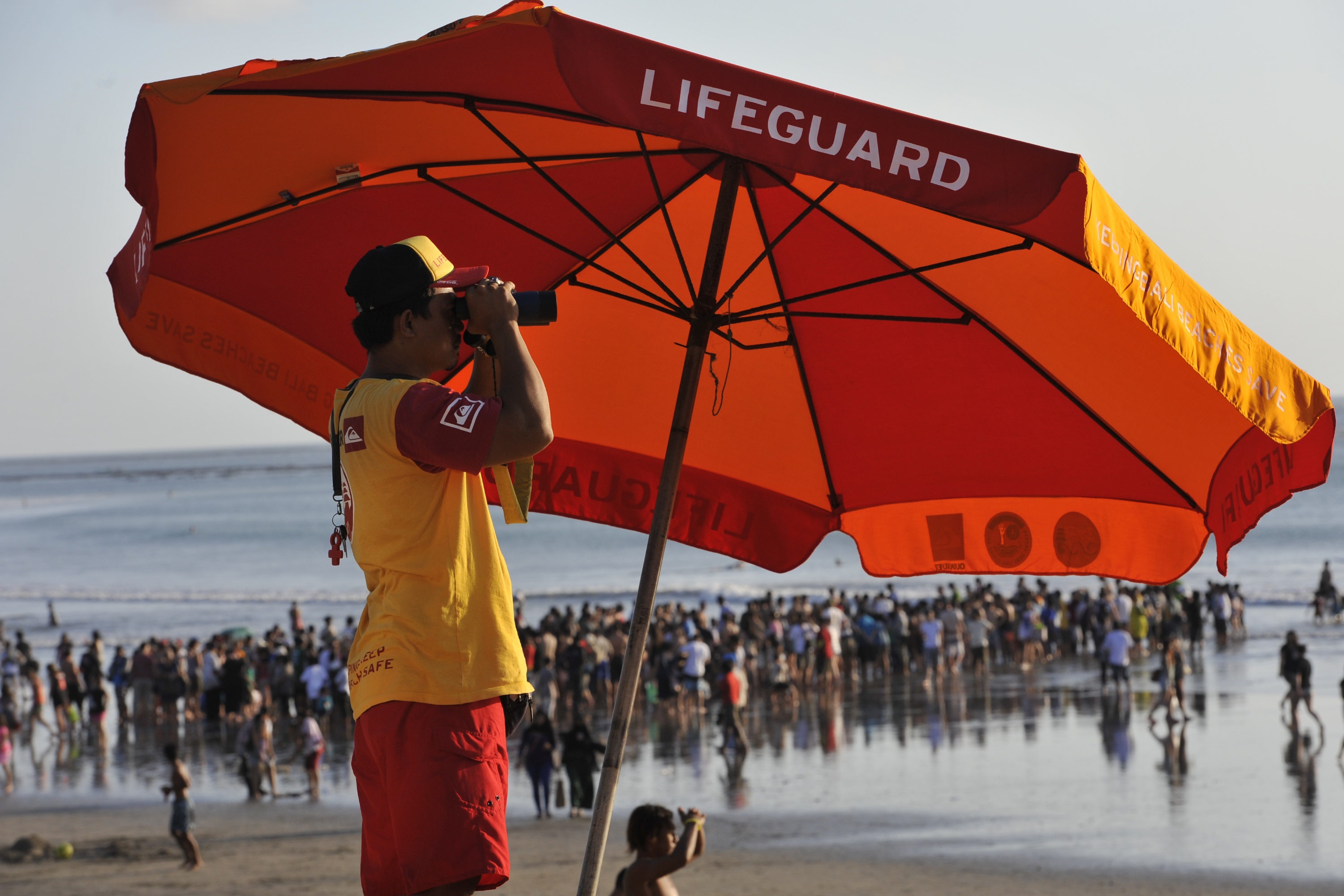  Suasana Pantai Kuta di Kabupaten Badung, Bali