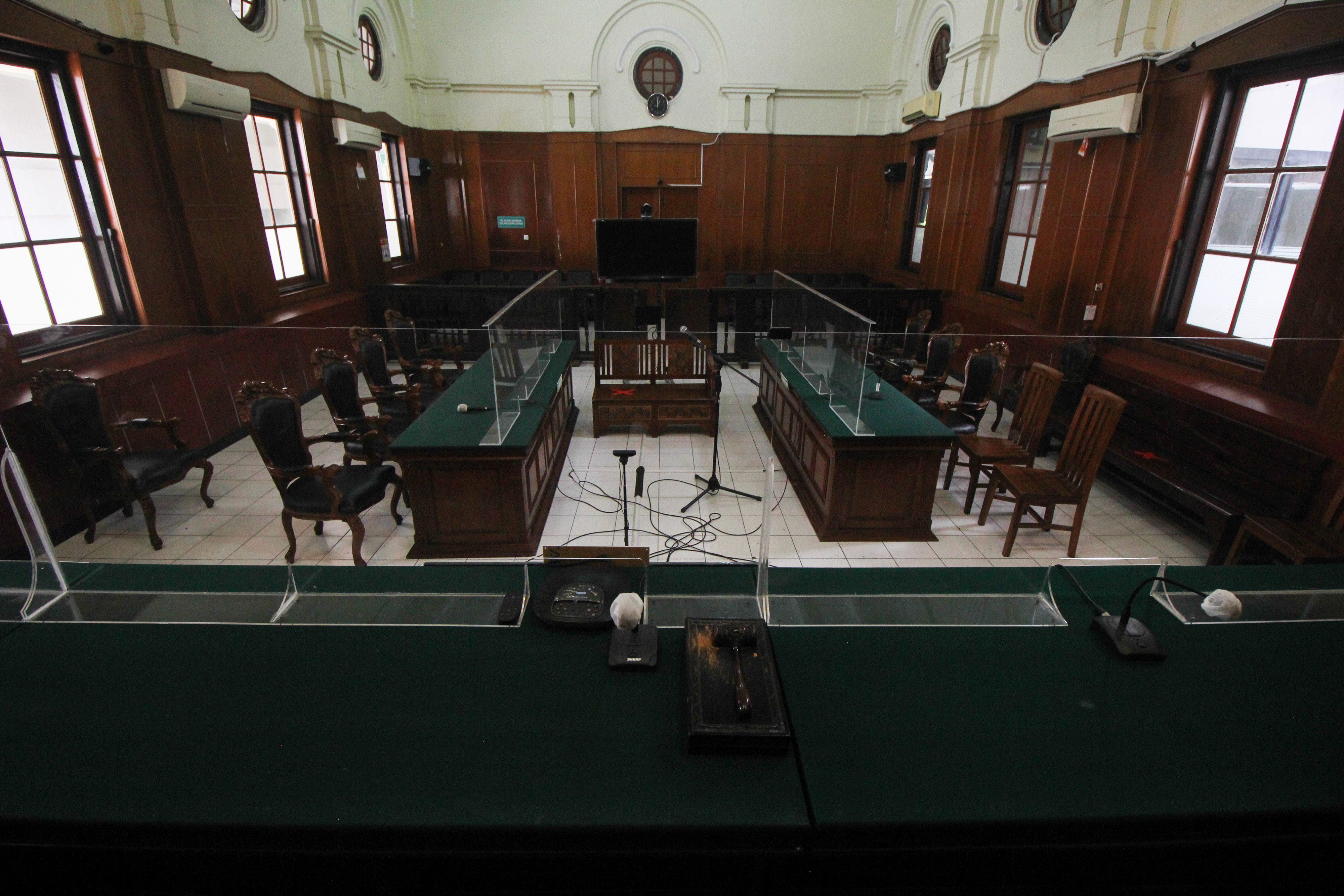 Ilustrasi--Suasana lengang di Gedung Pengadilan Negeri Surabaya di Jalan Arjuno, Surabaya, Jawa Timur.