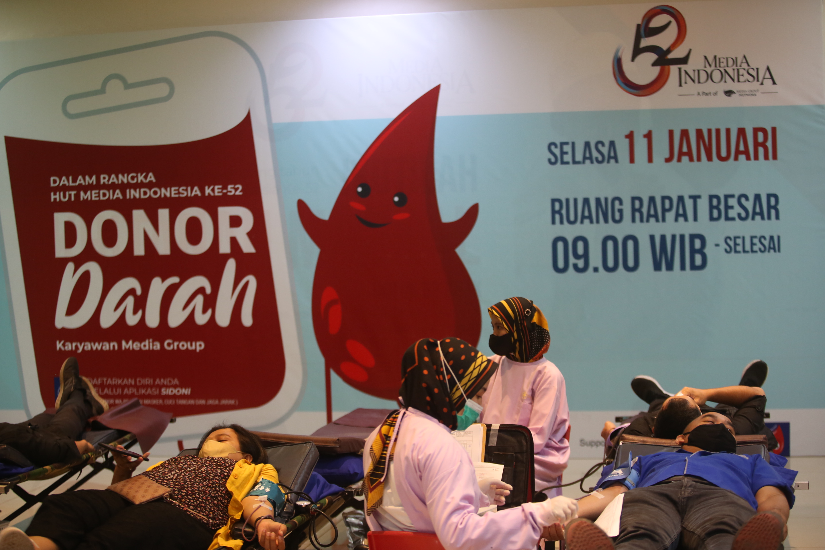 Media Indonesia menggelar kegiatan donor darah di kantor Media Indonesia, Kebon Jeruk, Jakarta Barat.