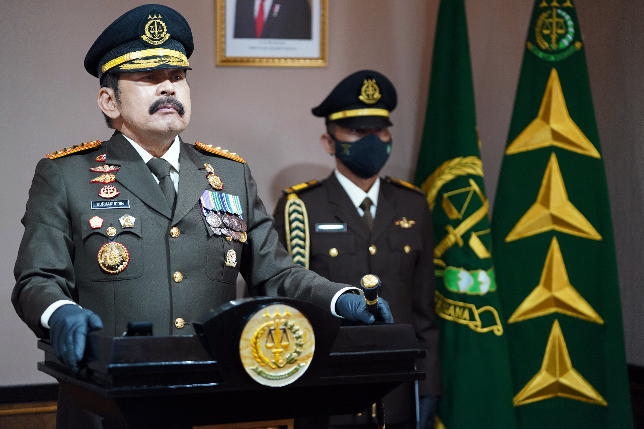 Jaksa Agung Sanitiar Burhanuddin saat memimpin upacara peringatan Hari Bhakti Adhyaksa ke-61 di Jakarta.