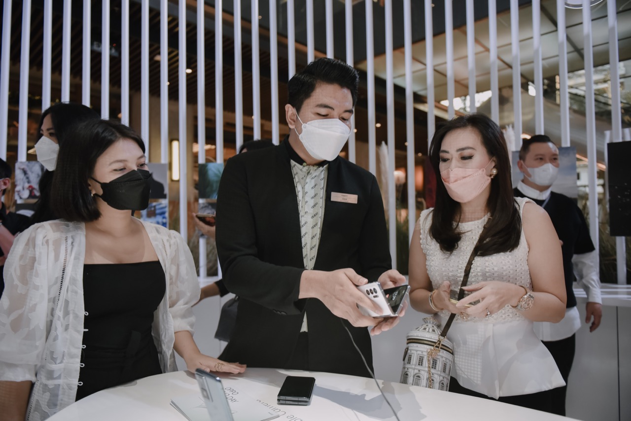 Acara lelang untuk donasi pendidikan anak Indonesia.