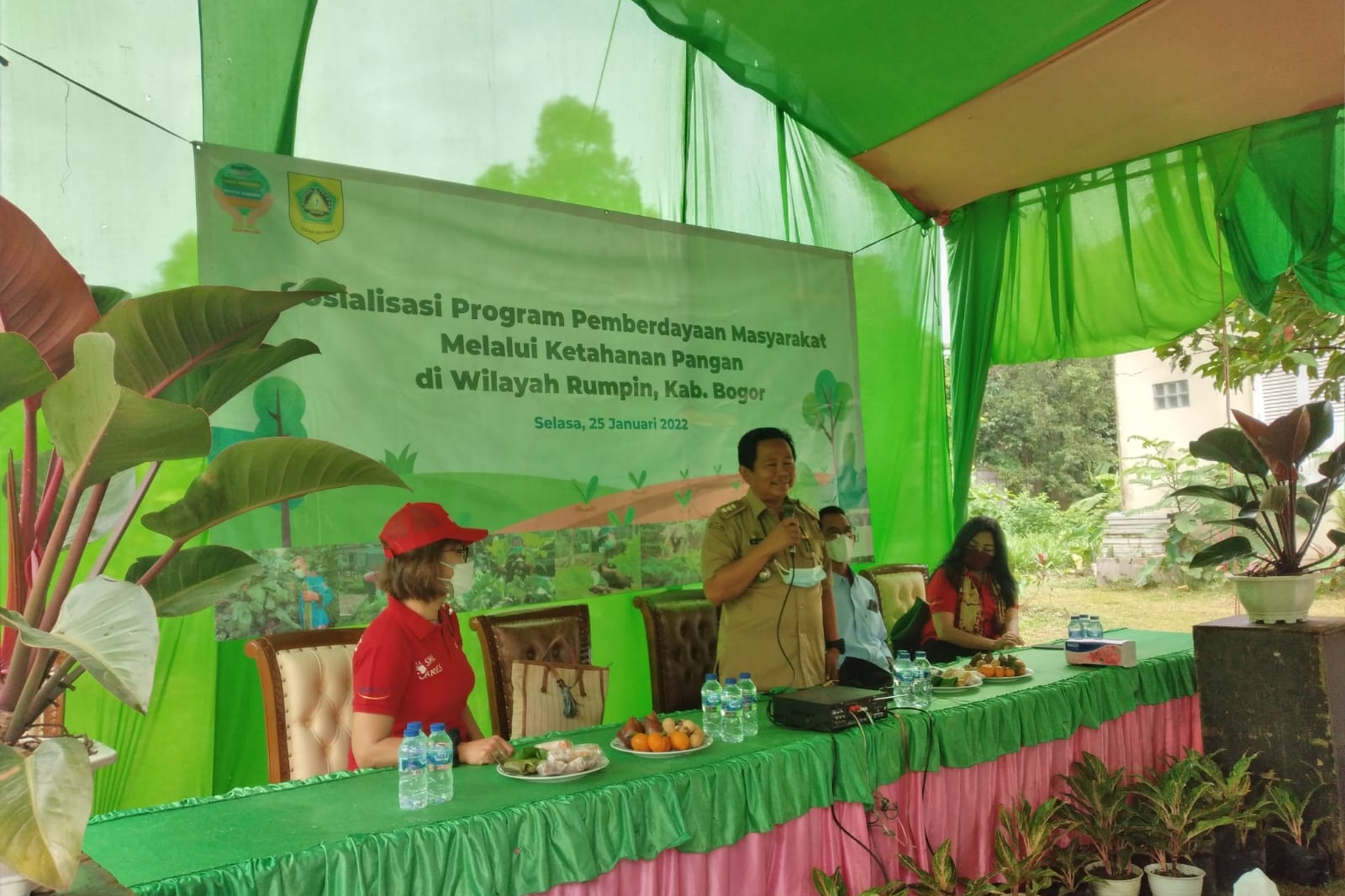 Program ini dibuka oleh Camat Rumpin Ade Zulfahmi dan Kepala CSR BSD Maria Chatarina Octaviana.