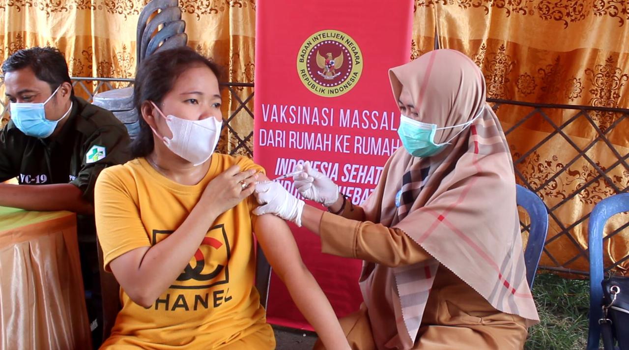 Binda Sulbar terus menggencarkan vaksinasi massal di lima Kabupaten, yakni Mamuju, Majene, Polman, Mamasa dan Pasangkayu.