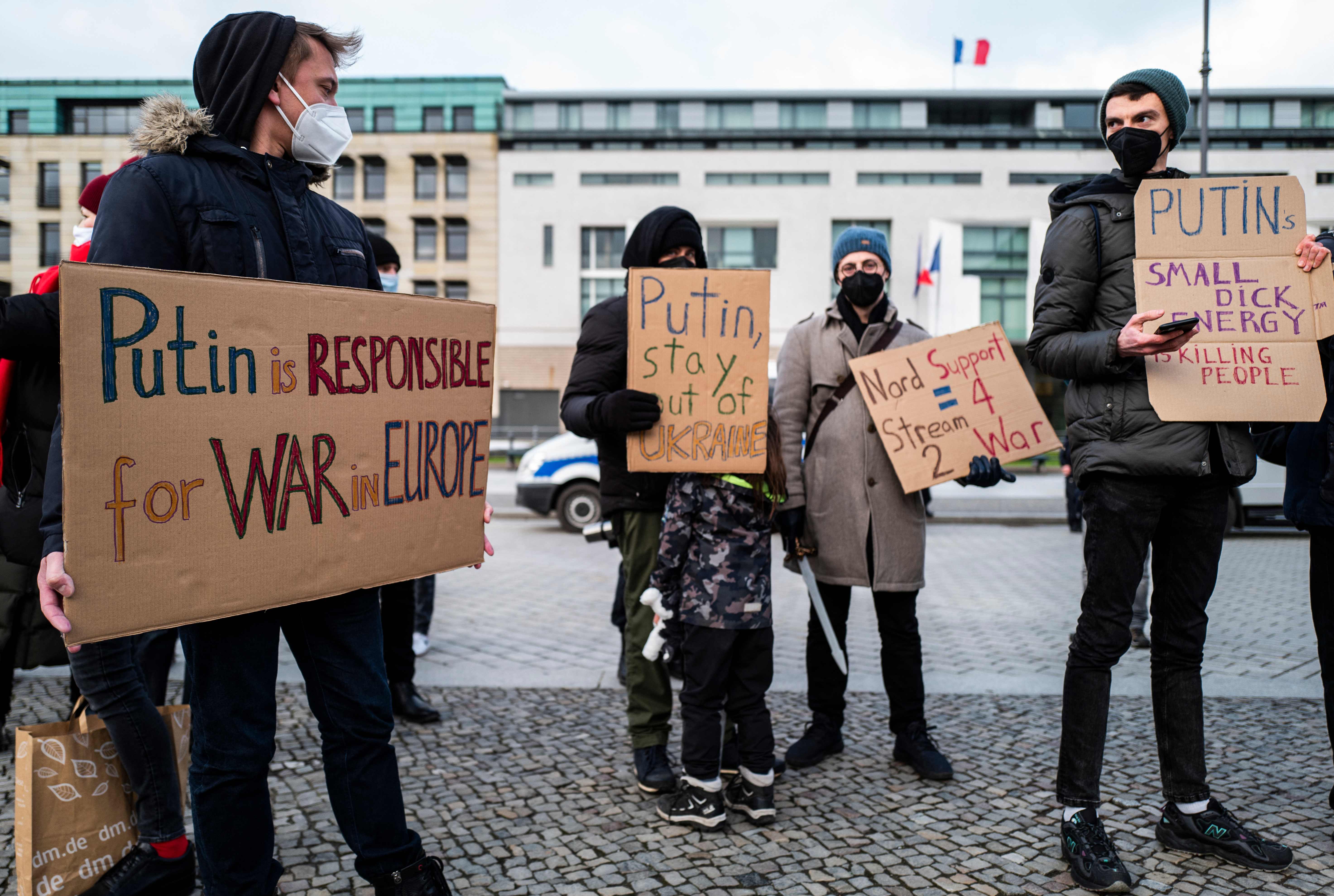 Kanada Pindahkan Pasukan yang Berbasis di Ukraina