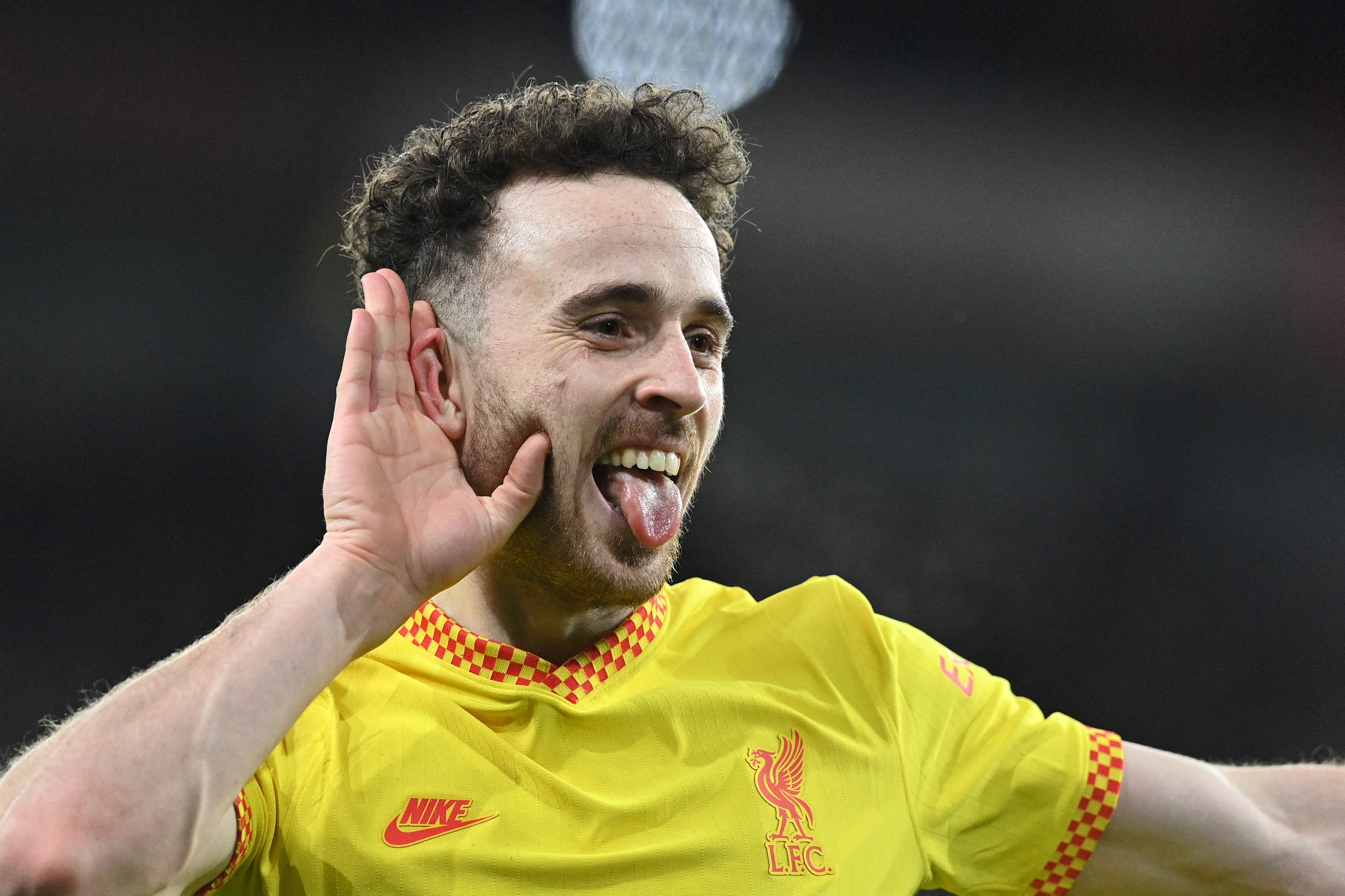 Penyerang Liverpool Diogo Jota melakukan selebrasi usai mencetak gol ke gawang Arsenal di laga Piala Liga.