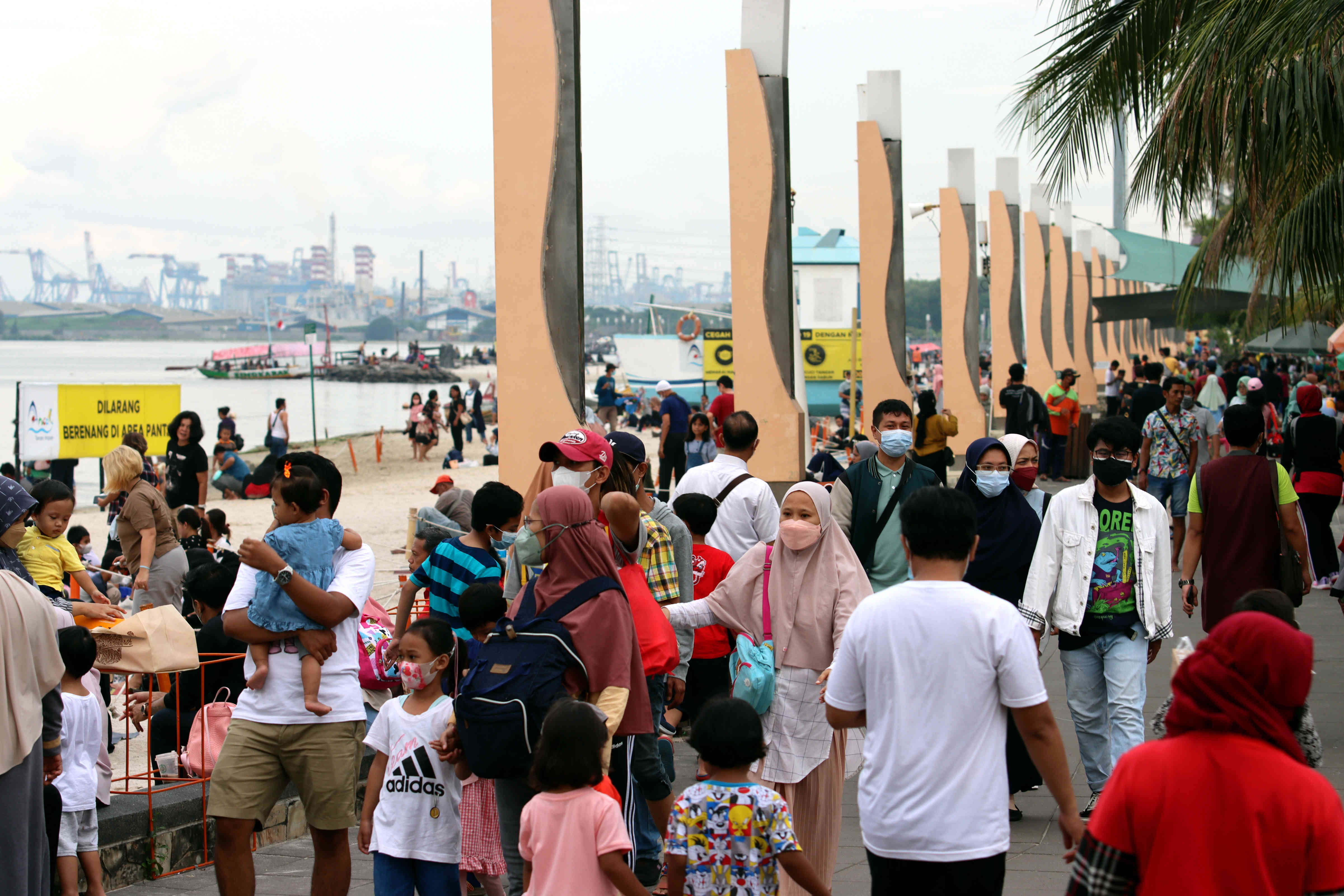 Sekitar 8 ribu Wisatawan Padati Ancol pada hari Pertama 2022