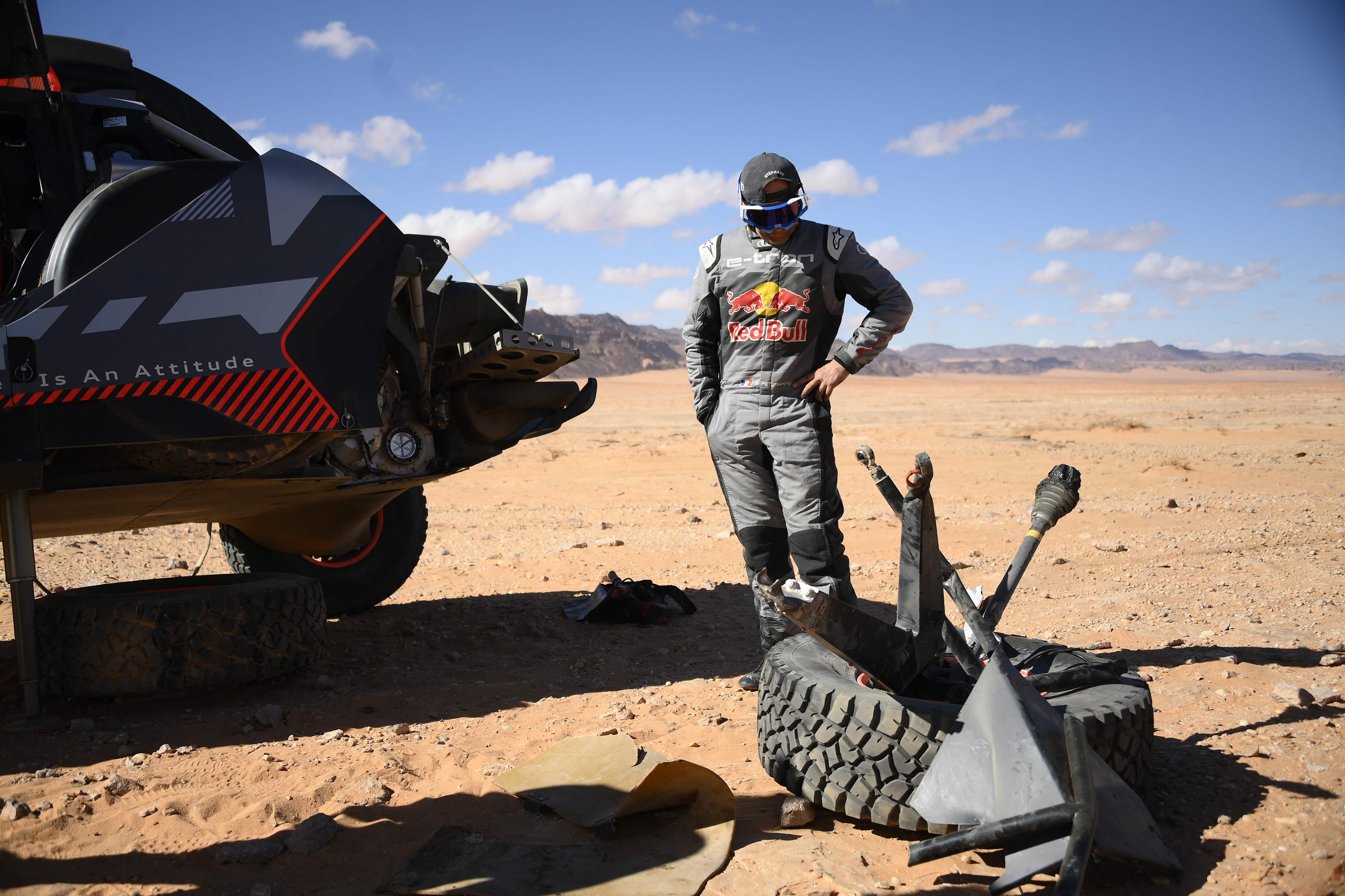 Pembalap Audi asal Prancis Stephane Peterhansel bereaksi usai mobilnya mengalami kecelakaan di Etape 1B Reli Dakar.