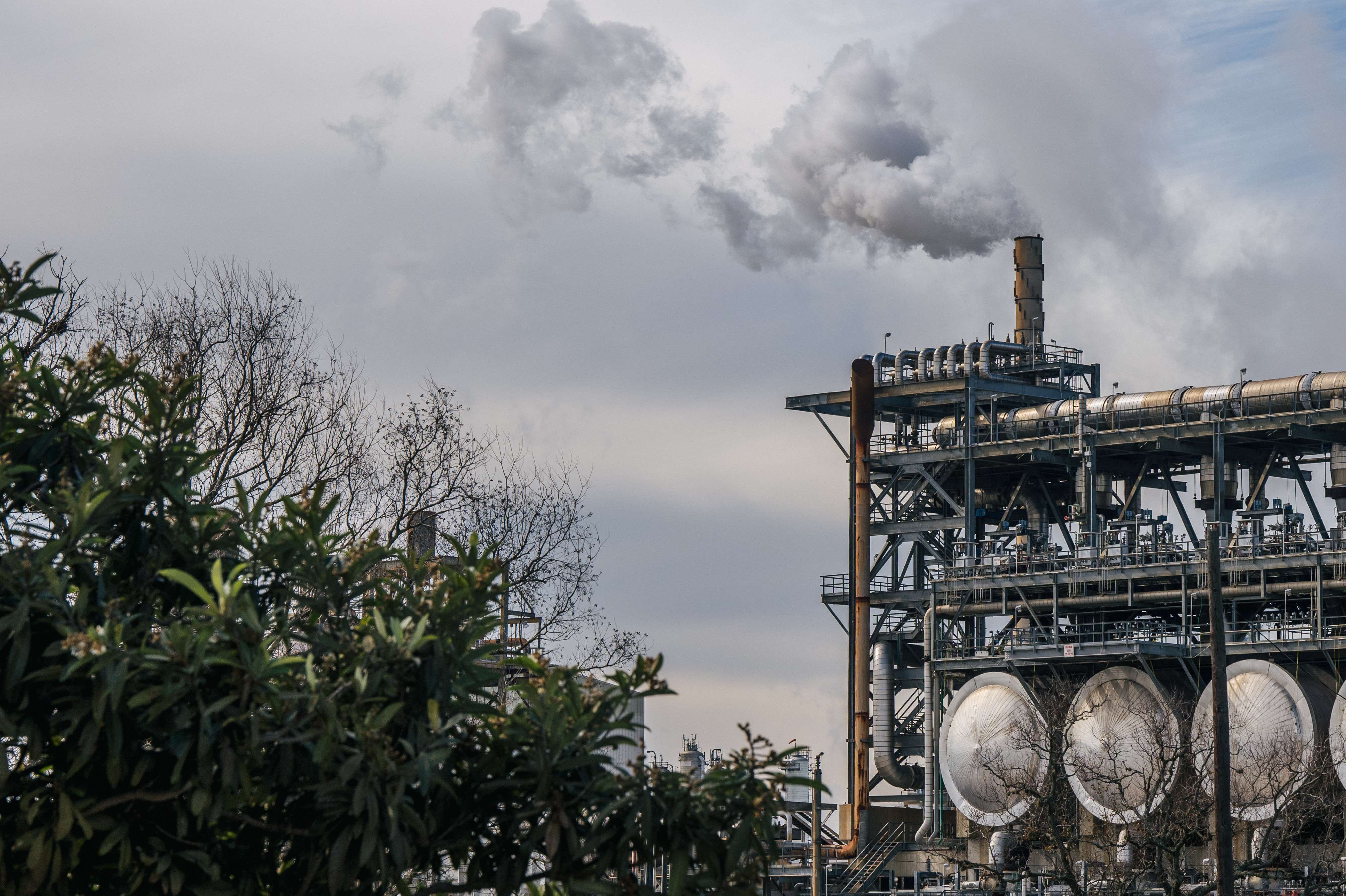 Ilustrasi: kilang minyak di Houston, Texas.