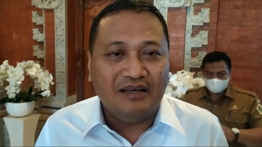 Bupati Gianyar, Made Mahayastra merevisi dan menurunkan target PAD 2021, namun realisasinya masih meleset.