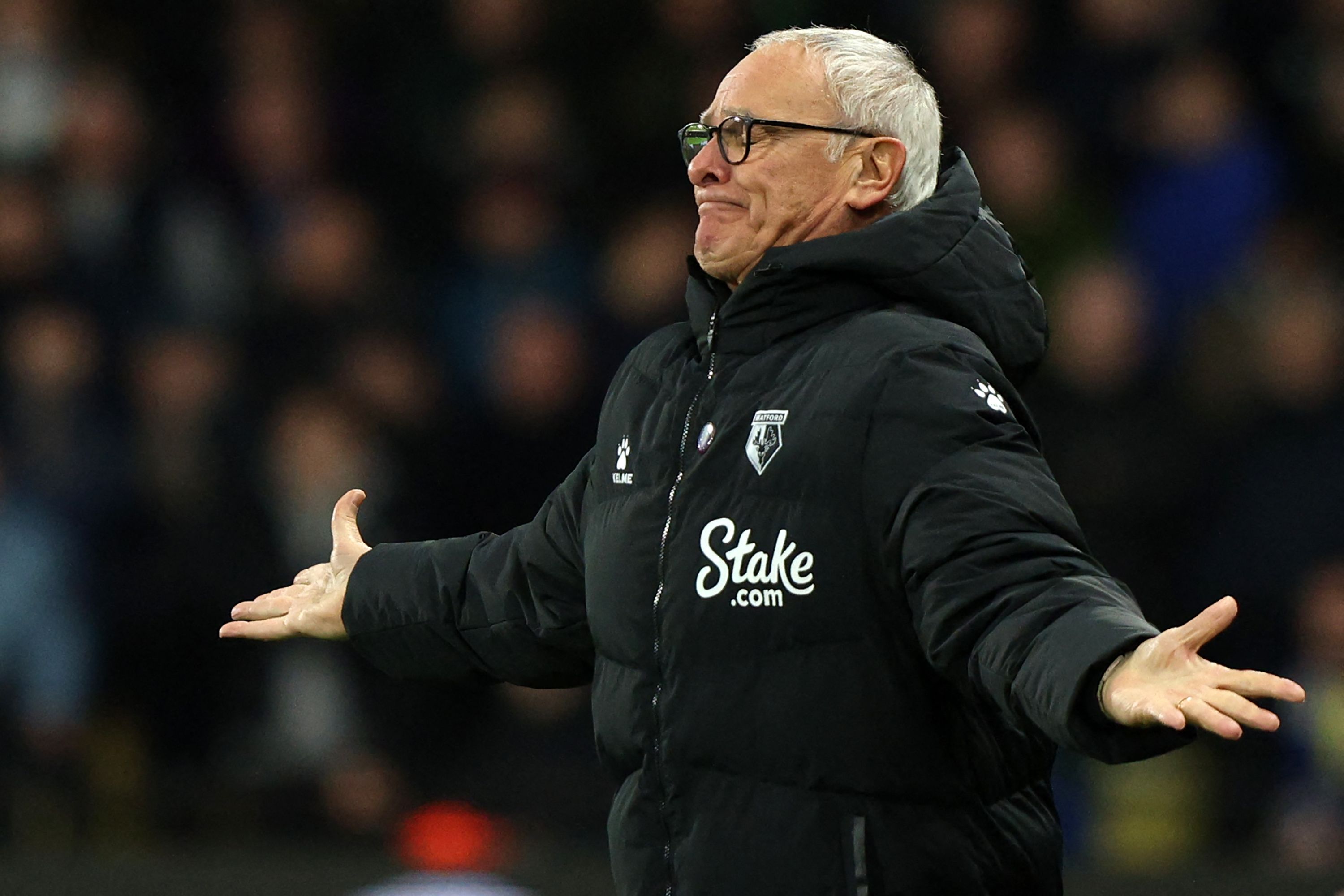 Pelatih kepala tim Watford, Claudio Ranieri, menunjukkan gestur kecewa saat laga Watford melawan Chelsea di Stadion Vicarage Road, Watford. 