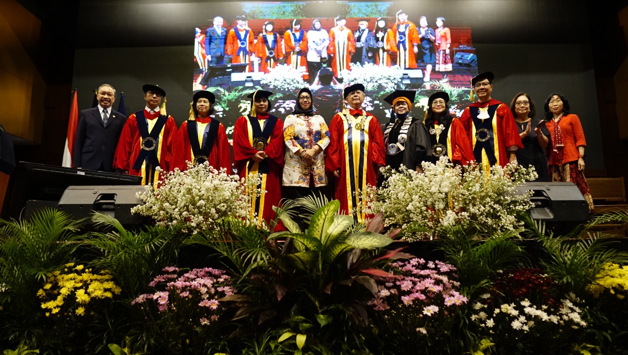 Pengukuhan guru besar Universitas Pelita Harapan, yaitu Prof. Dr. Sabrina Oktaria Sihombing, S.E., M.Bus