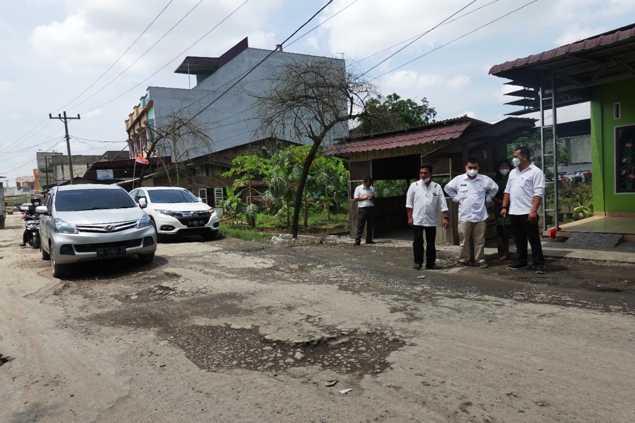 Ilustrasi jalan rusak