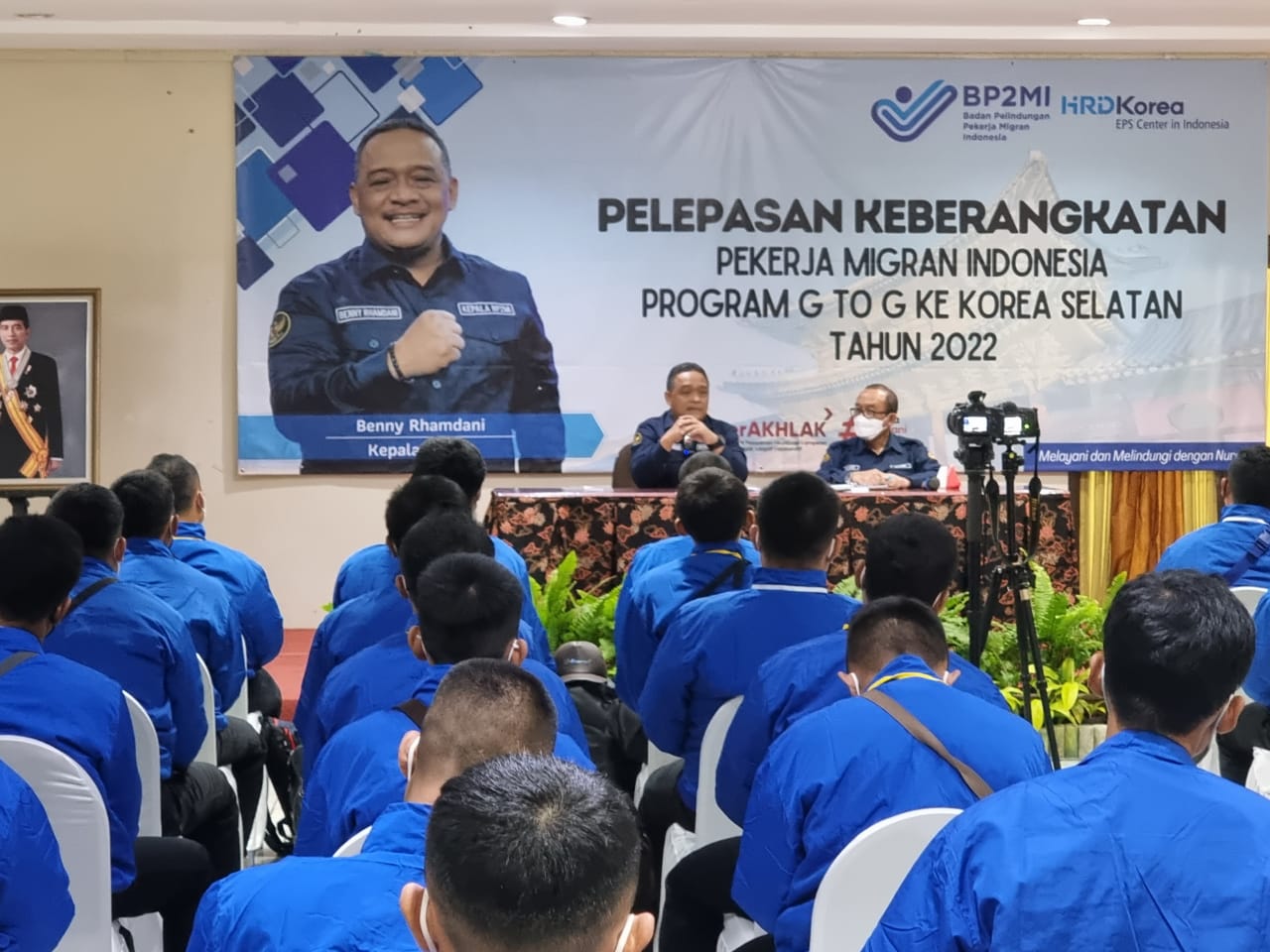 Pelepasan 98 orang CPMI program Government to Government (G to G) ke Korea Selatan, di Wisma Hijau, Depok, Kamis (27/9).