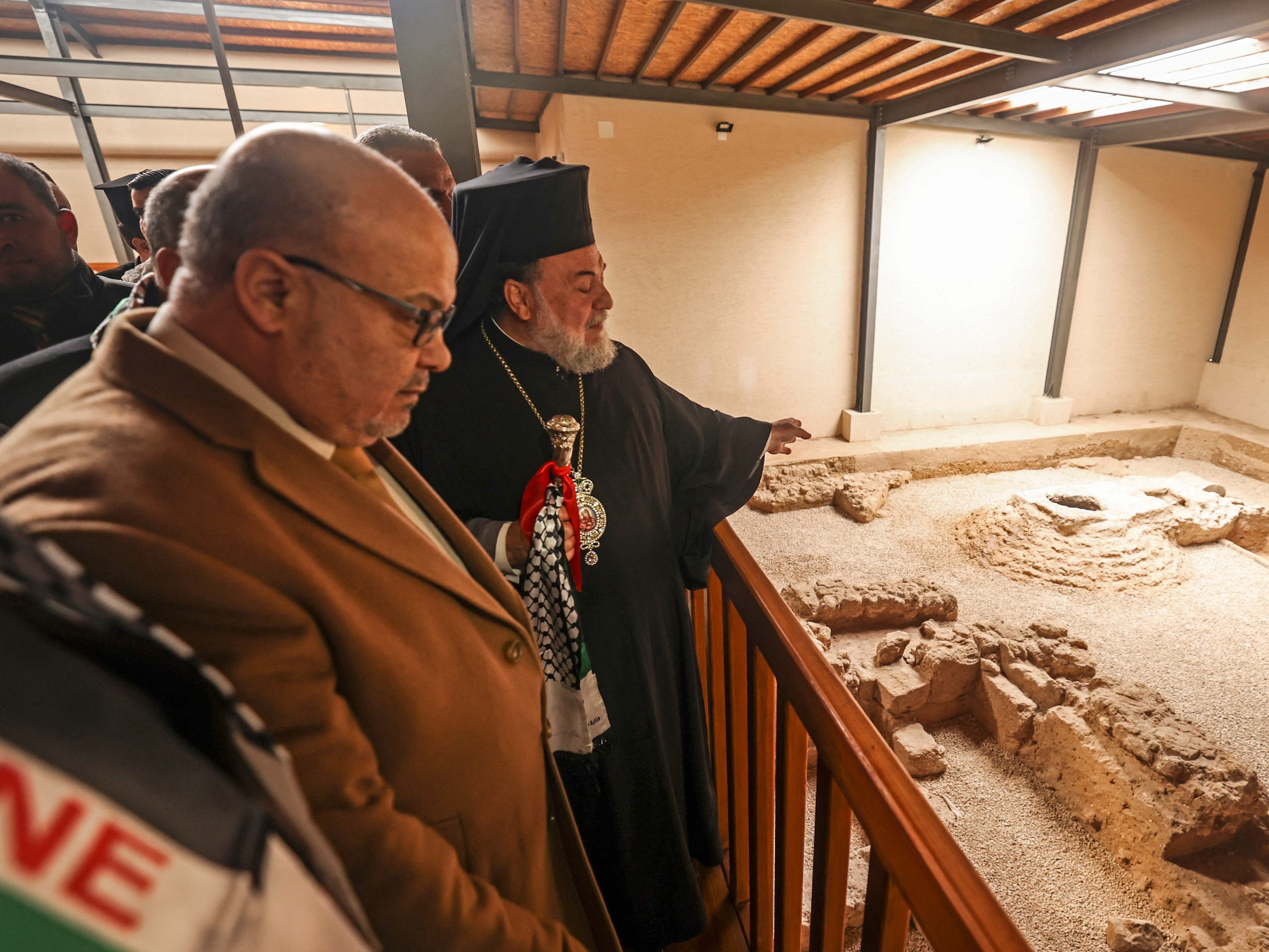 Uskup Agung Alexios menghadiri peresmian situs arkeologi Mukheitim, yang menampung sisa-sisa gereja Bizantium, Jabalia, Jalur Gaza utara.