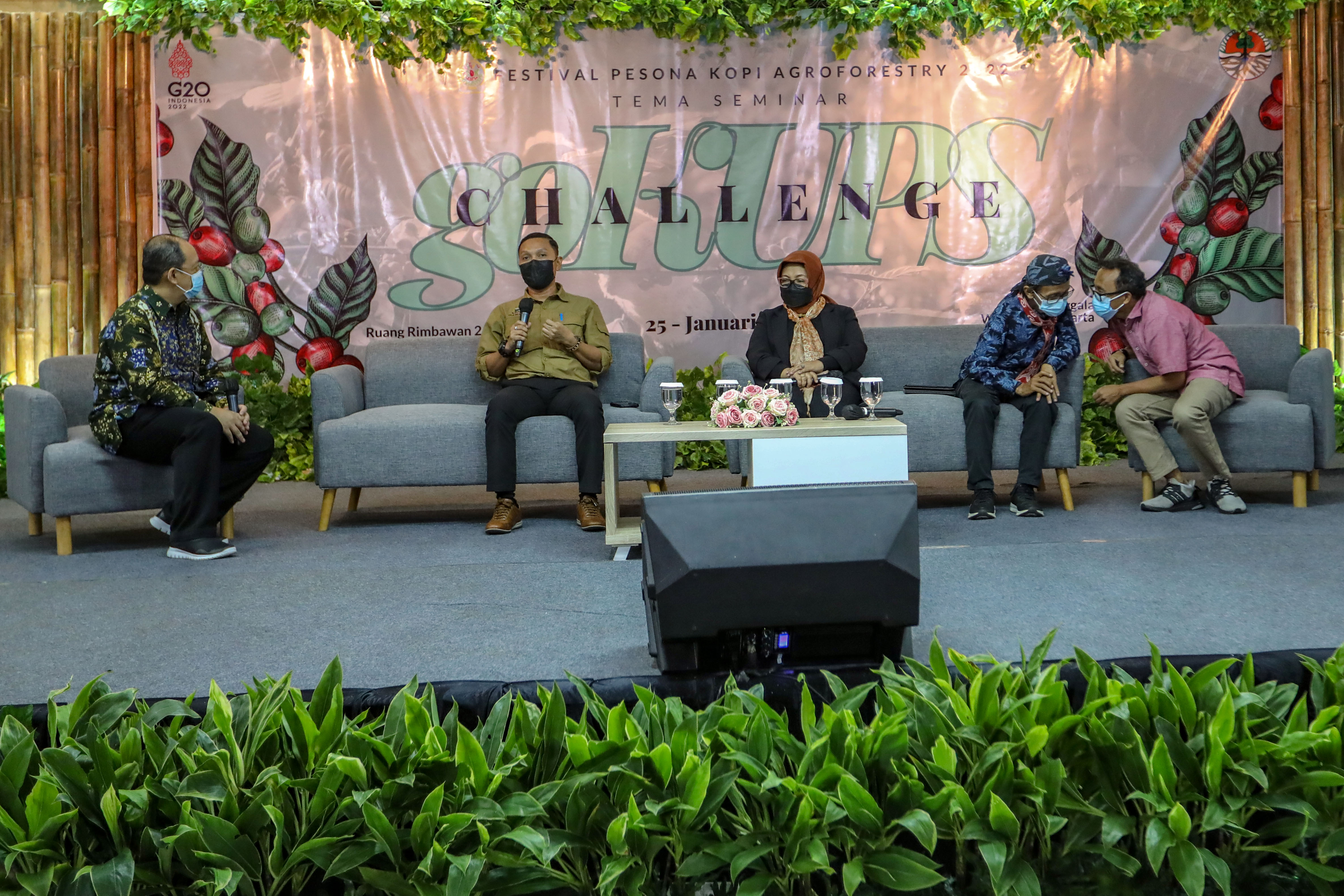 Group Challenge Festival Pesona Kopi Argoforestry 2022 di Manggala Wanabakti, Jakarta, Selasa (25/1/2022).