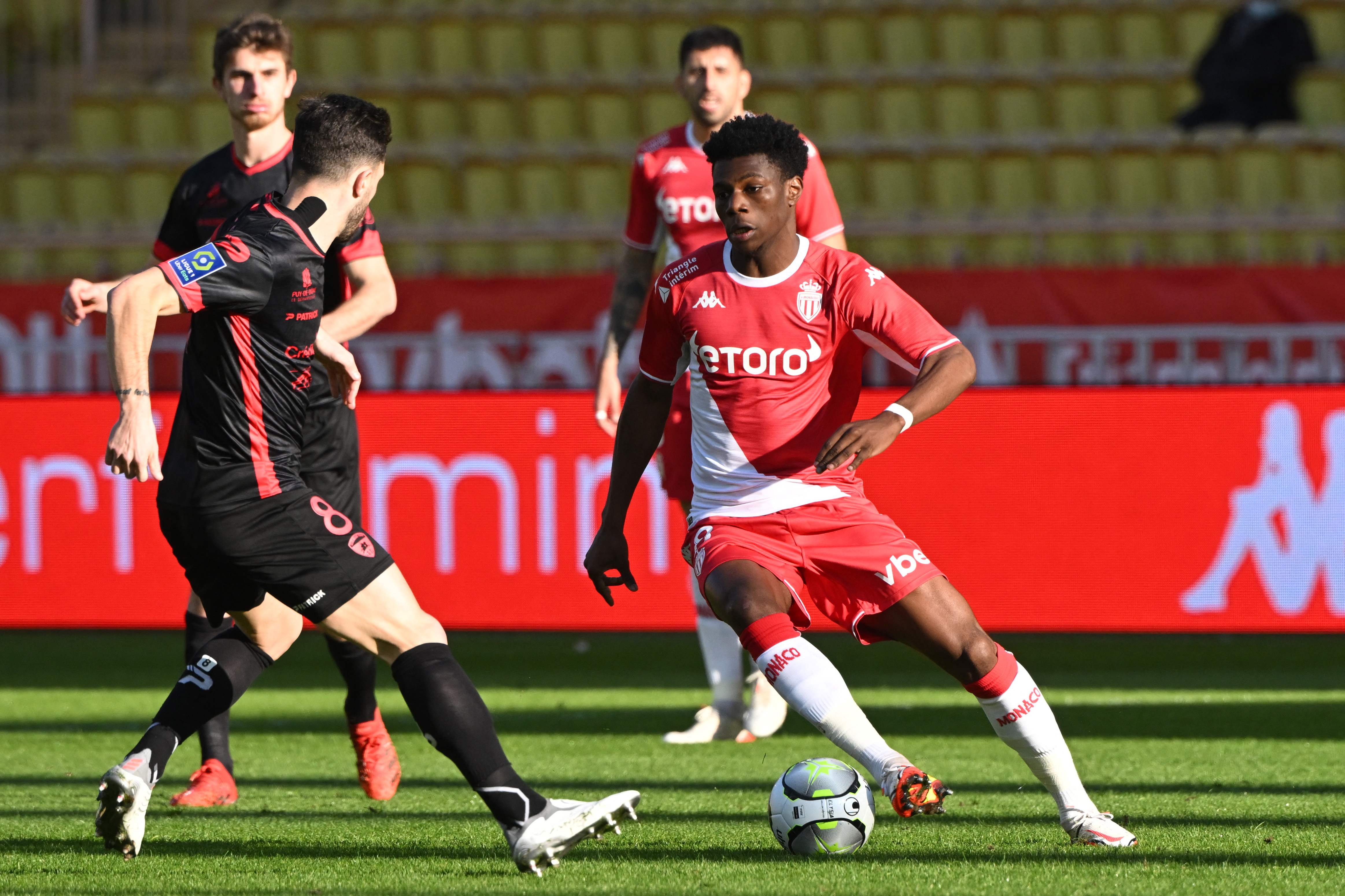 Bintang muda AS Monaco, Aurelien Tchouameni (kanan) menjadi incaran Real Madrid.