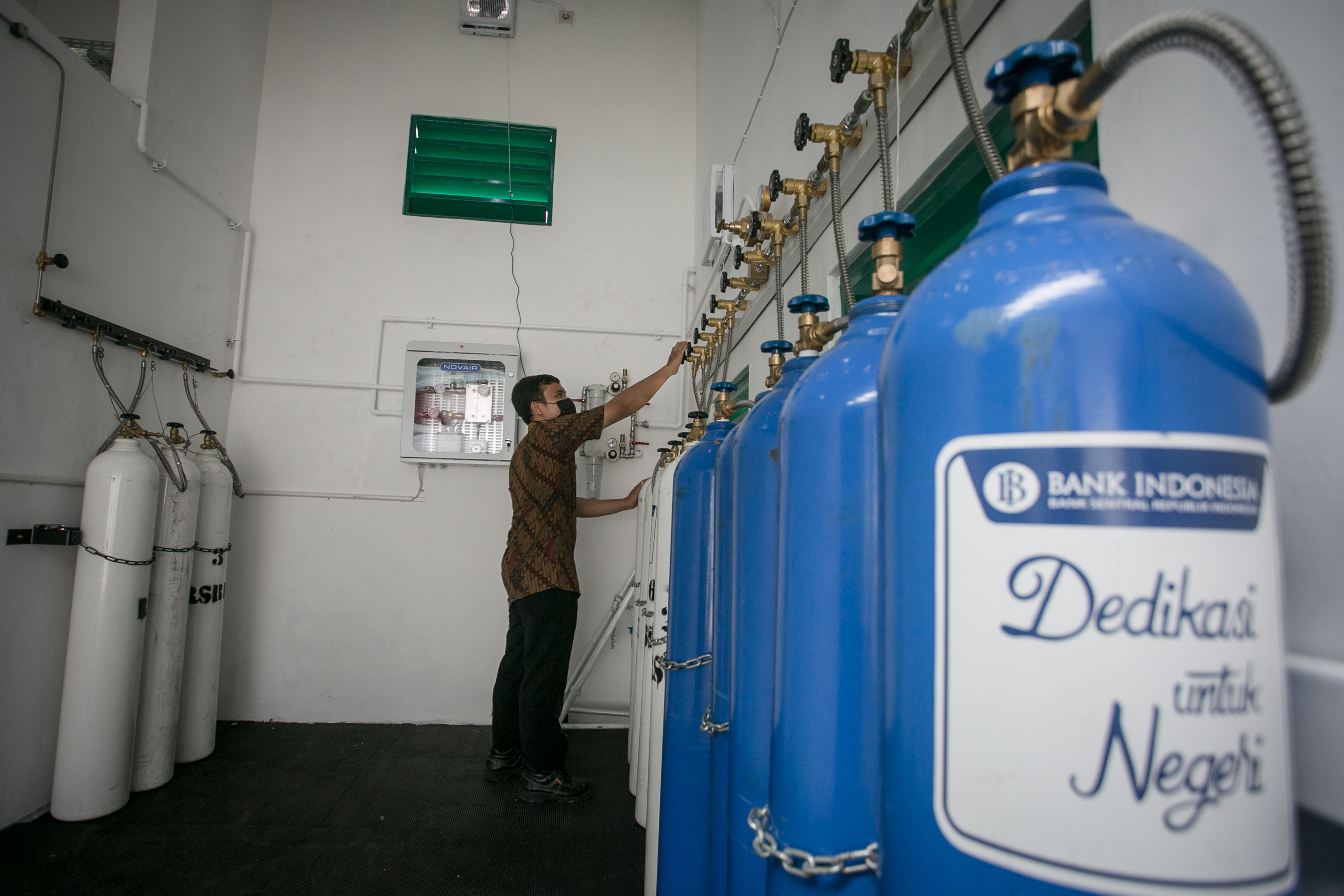 Generator oksigen untuk suplai oksigen ke RS rujukan Covid-19