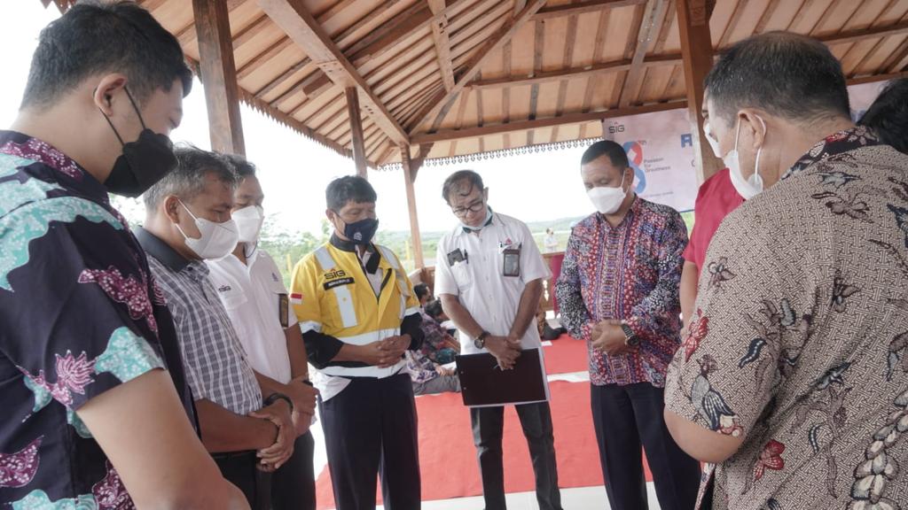 Karyawan Nasrani PT Semen Gresik menggelar Rembang Berdoa