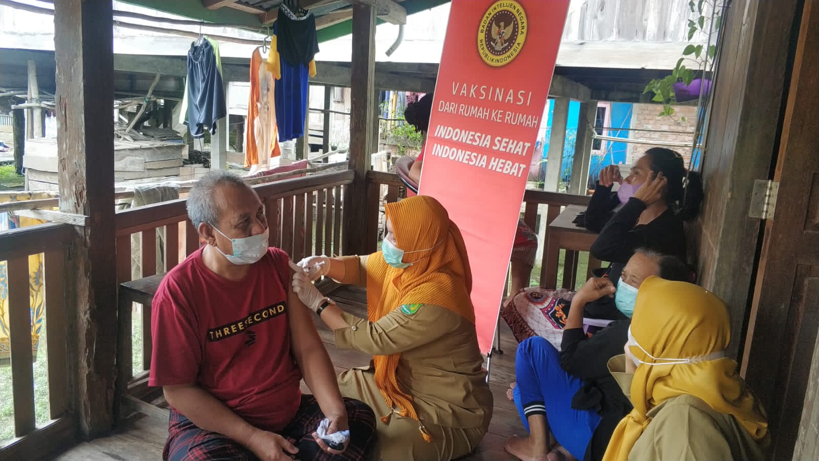 Pelaksanaan vaksinasi lansia oleh Pemkab Muba dan Binda Sumsel di Kecamatan Sekayu, Muba, Rabu (12/1).
