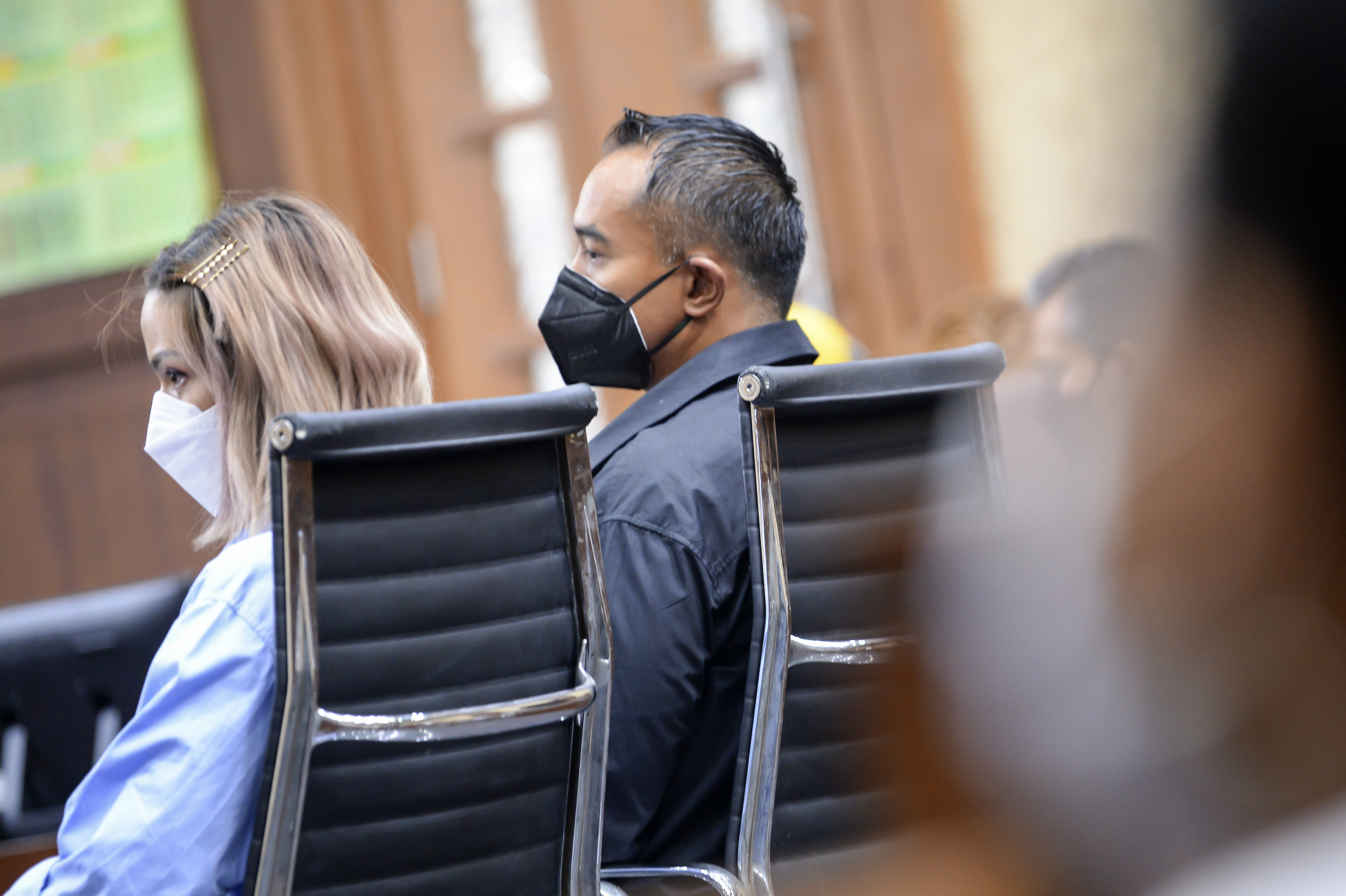 Nia Ramadhani dan Ardi Bakrie divonis 1 tahun penjara terkait kasus narkoba. 