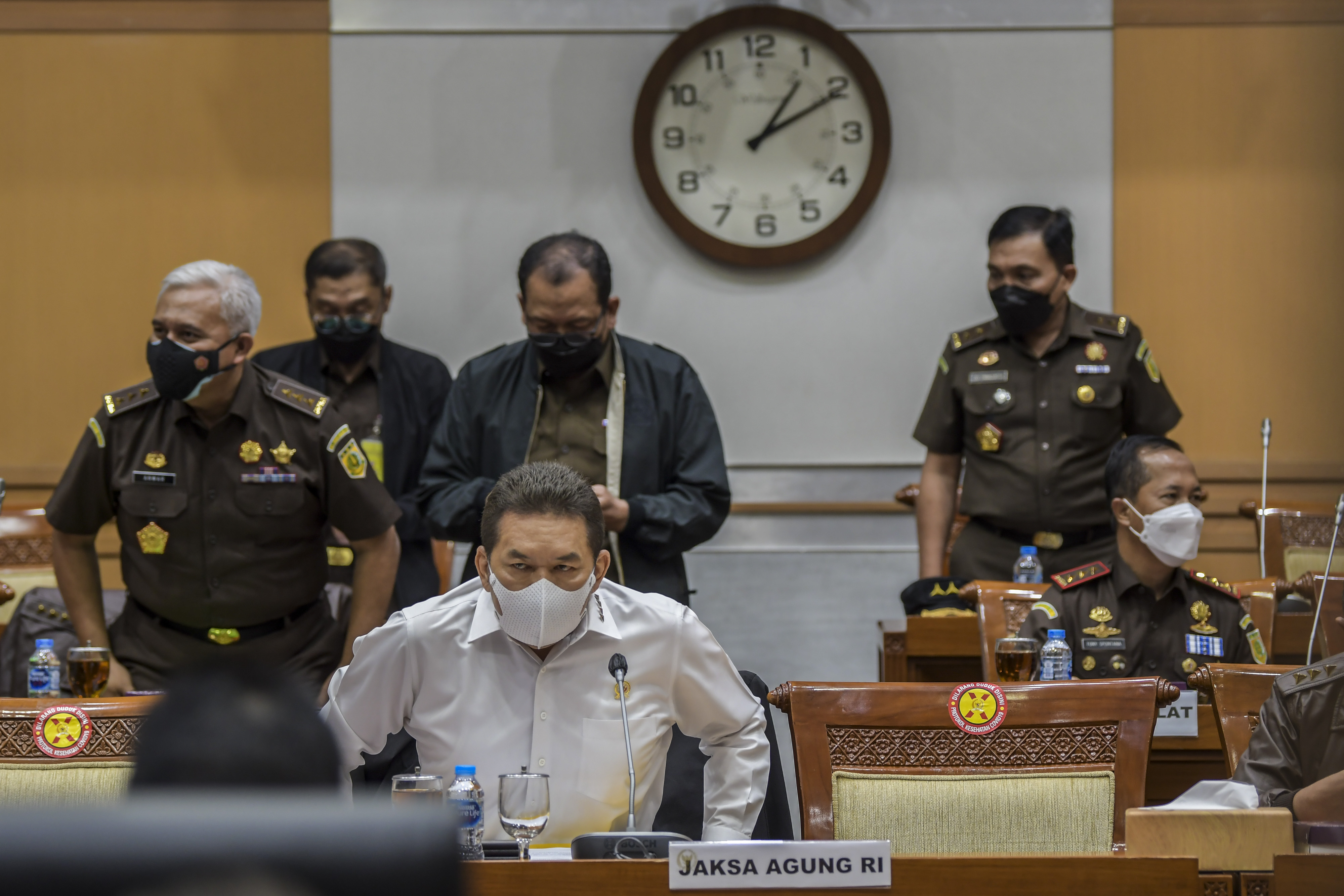 Jaksa Agung ST Burhanuddin bersiap mengikuti rapat kerja dengan Komisi III DPR di Kompleks Parlemen, Senayan, Jakarta.