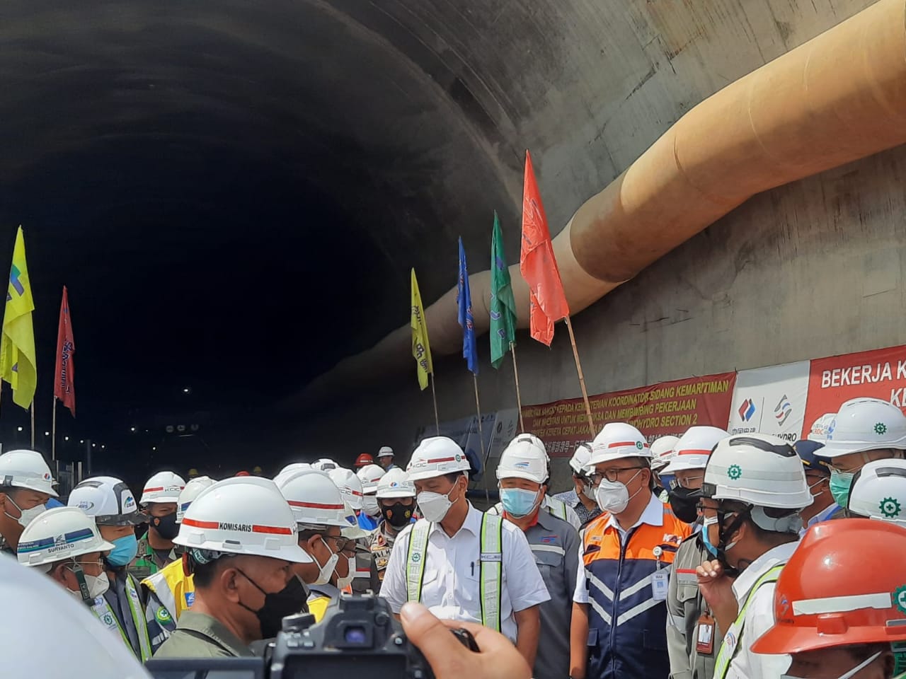 Menteri Koordinator Kemaritiman dan investasi Luhut B Pandjaitan di lokasi pembangunan tunnel 2 Kereta Cepat Jakarta-Bandung