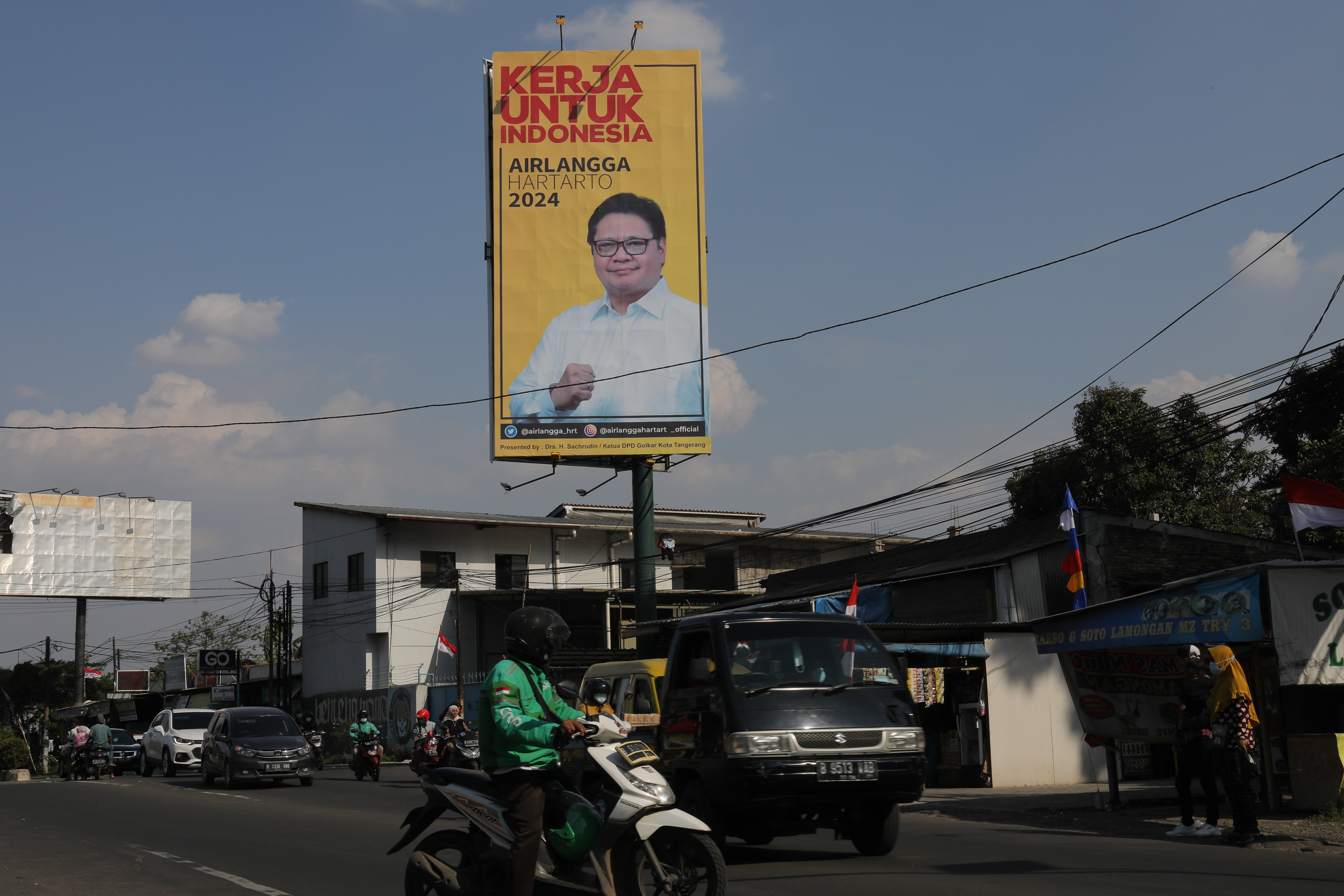 Ditaksir Habiskan Rp243,15 M untuk Baliho, Elektabilitas Airlangga Masih Rendah
