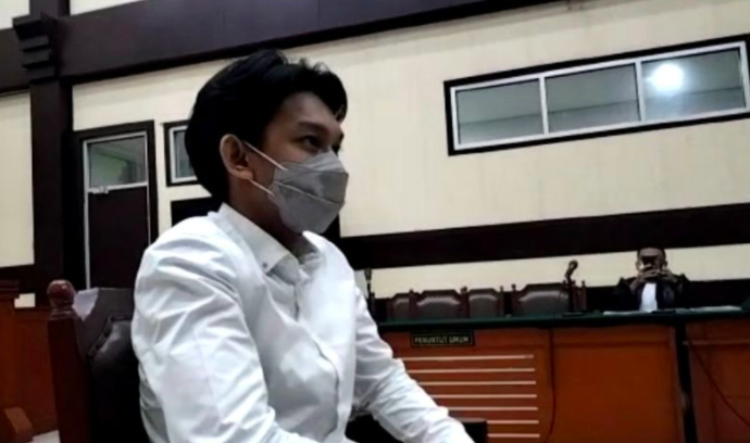 Terdakwa Gaga Muhammad saat menjalani sidang dengan agenda pembacaan tuntutan kasus kecelakaan di PN Jakarta Timur, Selasa (4/1/2021). 