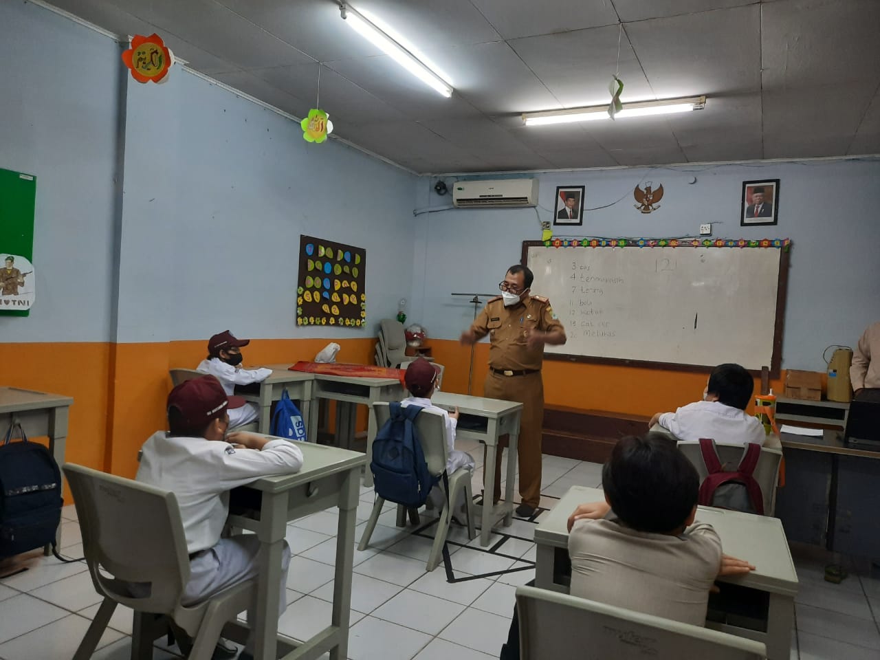 Kasus Covid-19 Meningkat, PTM 100% Diminta Dikaji Kembali