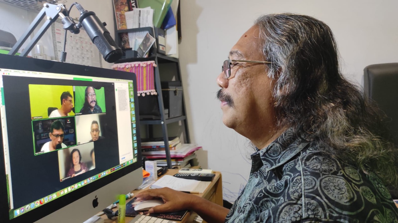 Sutradara dan juri film dokumenter, Dr. IGP Wiranegara, M.Sn, menjadi narasumber 