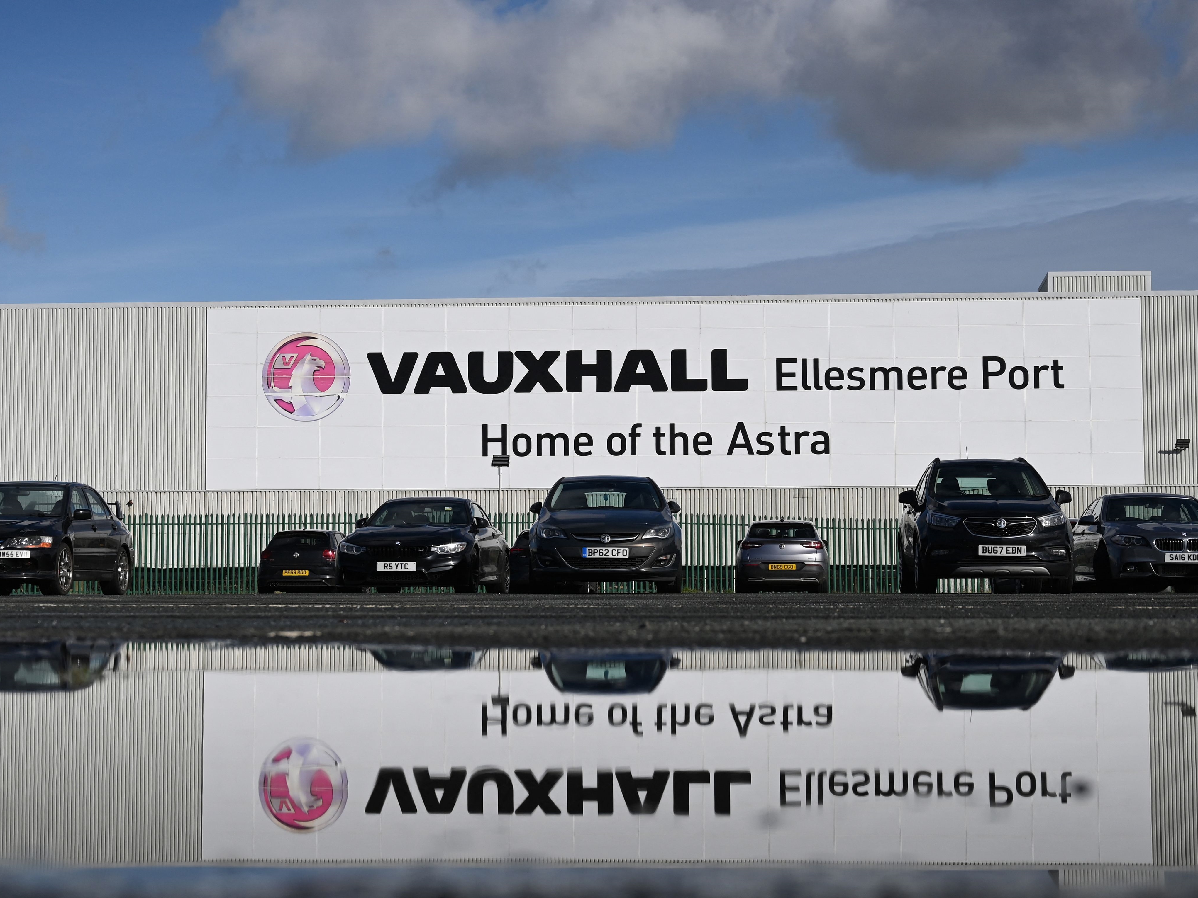Pabrik mobil Vauxhall di Ellesmere Port di barat laut Inggris pada 22 Februari 2021.