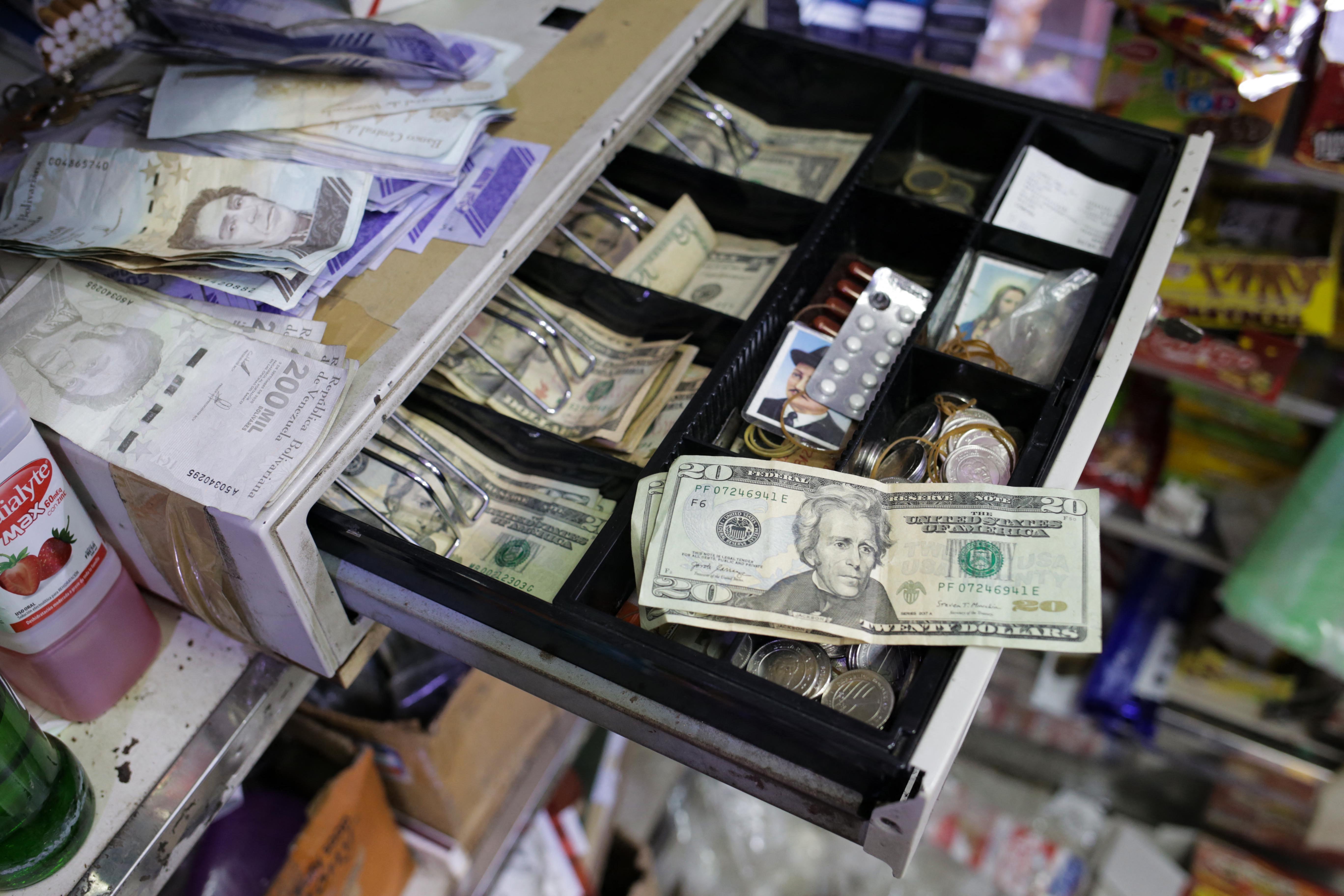 Mata uang dolar Amerika Serikat.