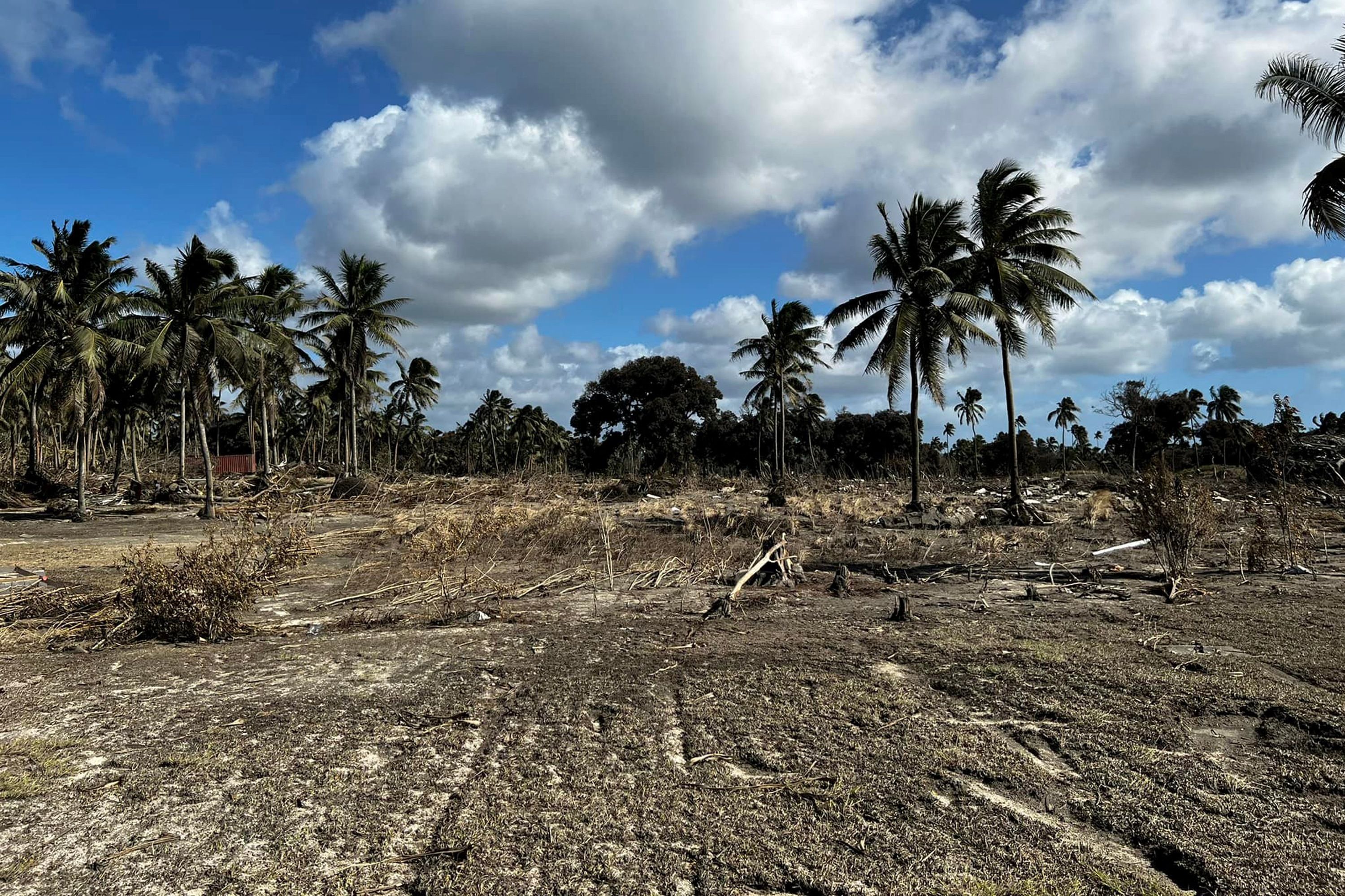 Dampak Tsunami di pantai barat Tonga