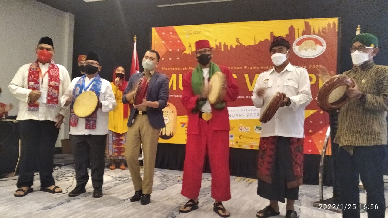 Tur Jalan Kaki ke Kota Tua Hingga Jalan-Jalan Virtual Gunung Api, Ikhtiar Inovatif para Pemandu Wisata  