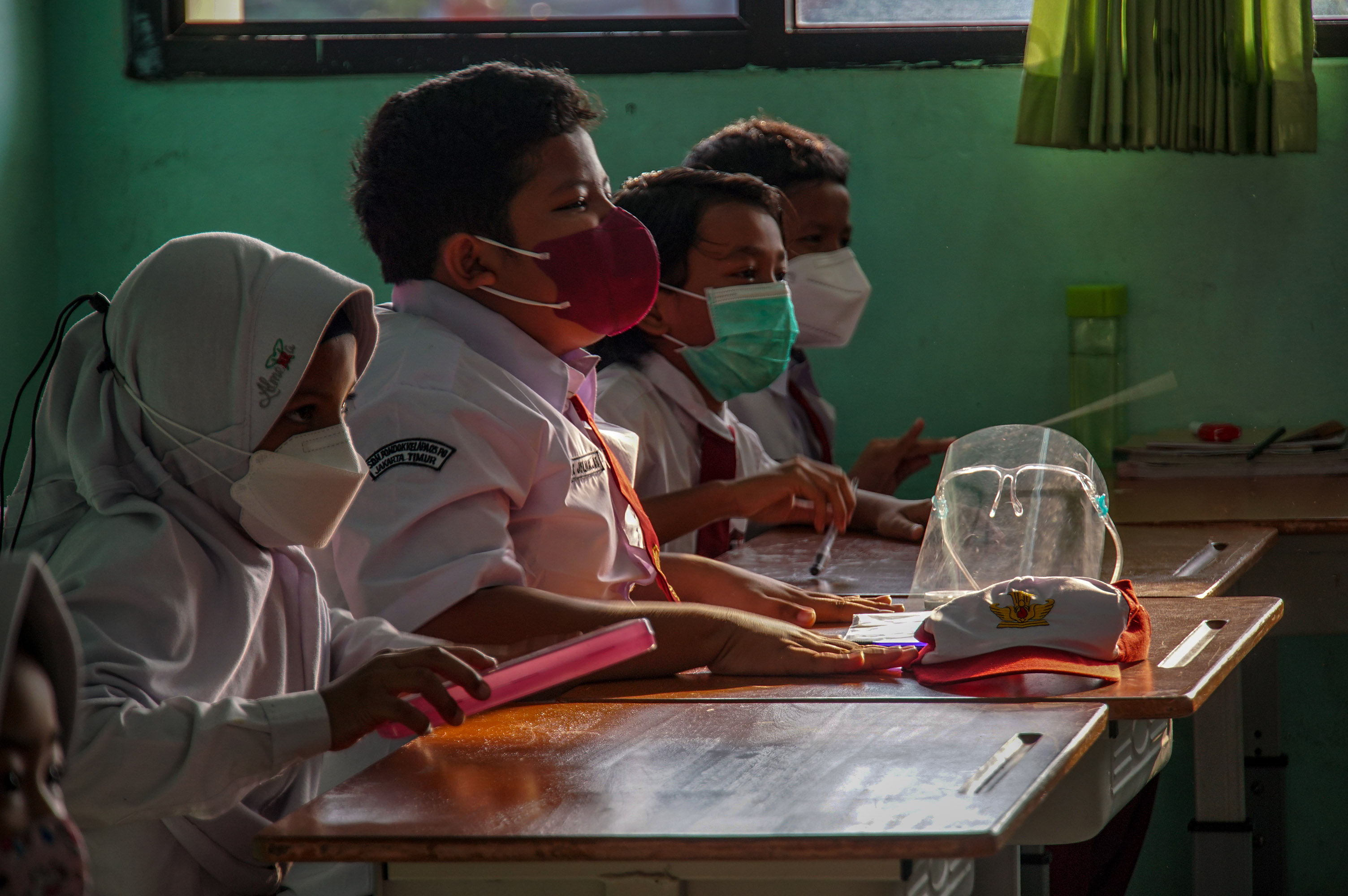 Guru dan Orang Tua Diminta Awasi Ketat Pelaksanaan PTM 100% 