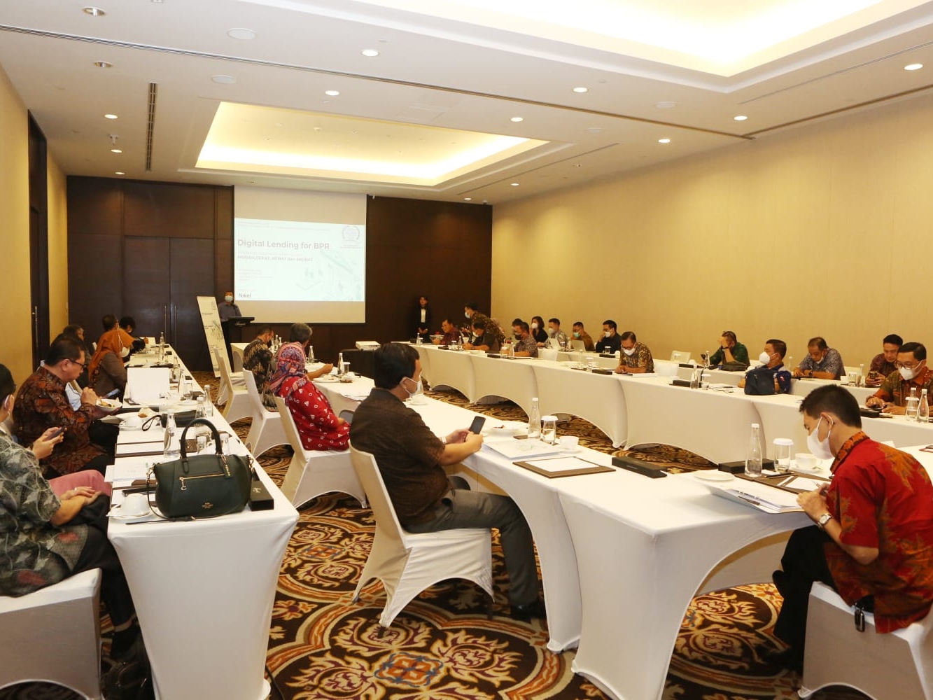 Bank perlu berinvestasi dalam solusi digital dan tim yang berdedikasi untuk secara efektif memberikan pinjaman kepada UMKM.