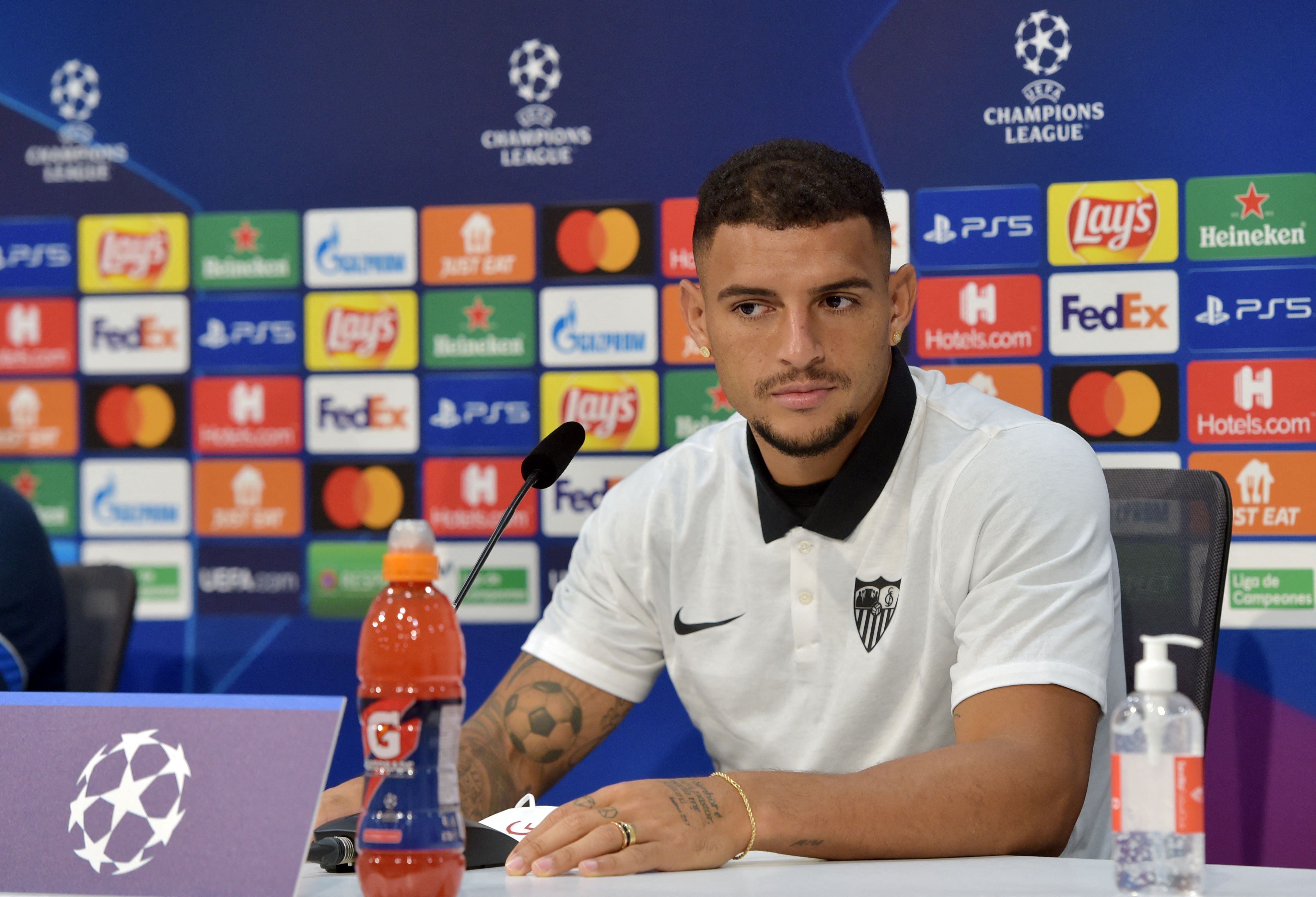 Bek Sevilla Diego Carlos