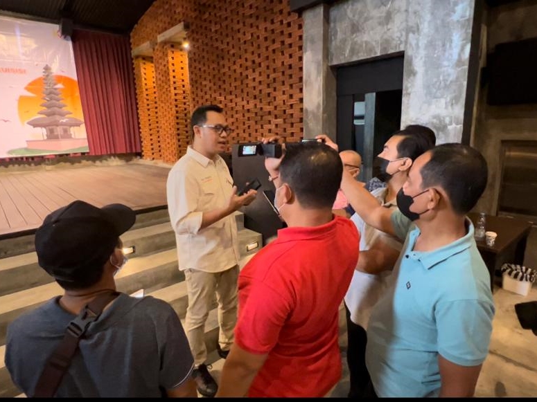 Choop dapat meningkatkan penjualan dengan memperluas jangkauan usaha ke pengguna aplikasi WhatsApp yang 98% digunakan di Indonesia.